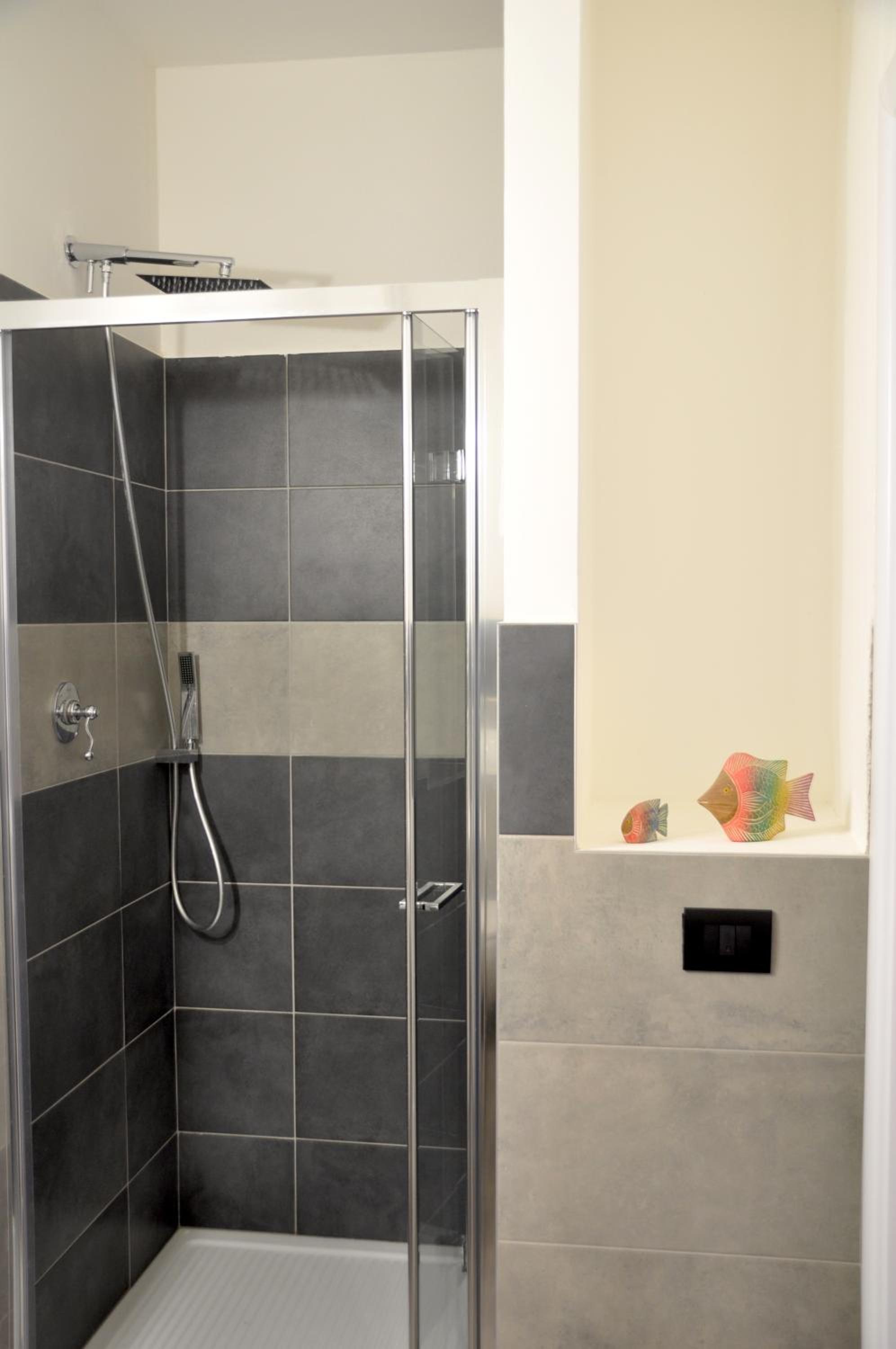 Quadruple Room with Private Bathroom - Photo 10