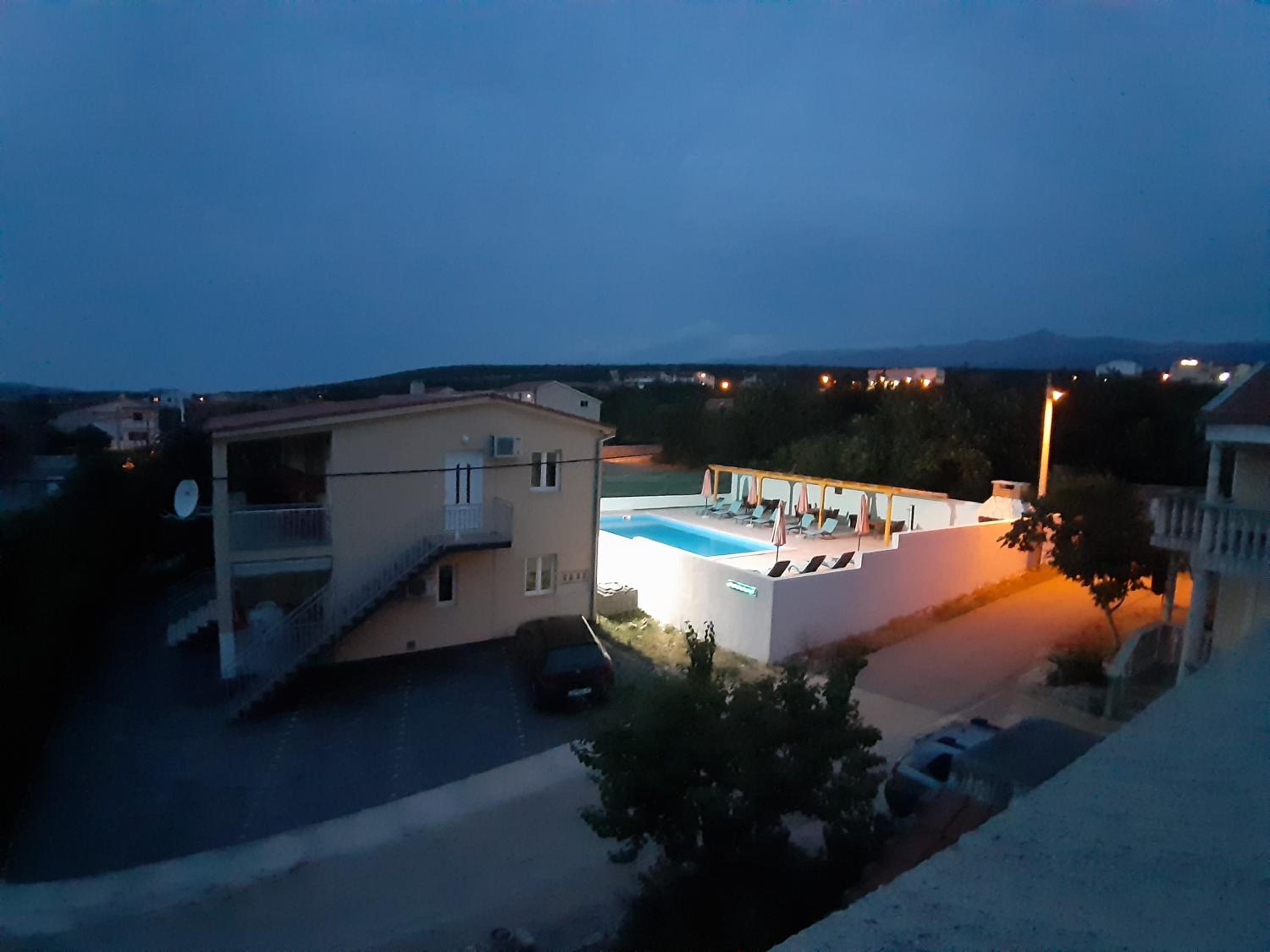 Apartment with Terrace - Photo 20