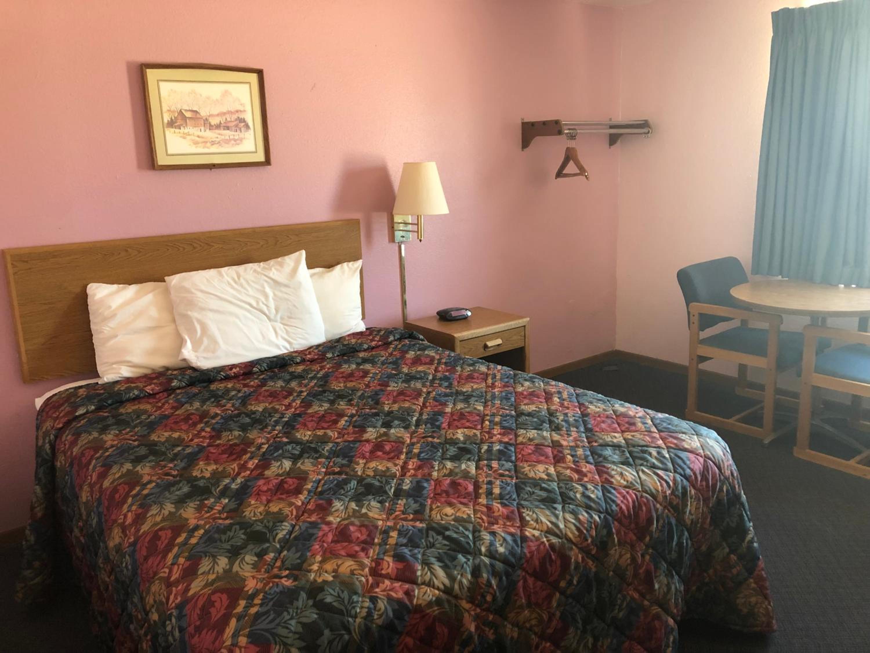 Queen Room - Photo 2