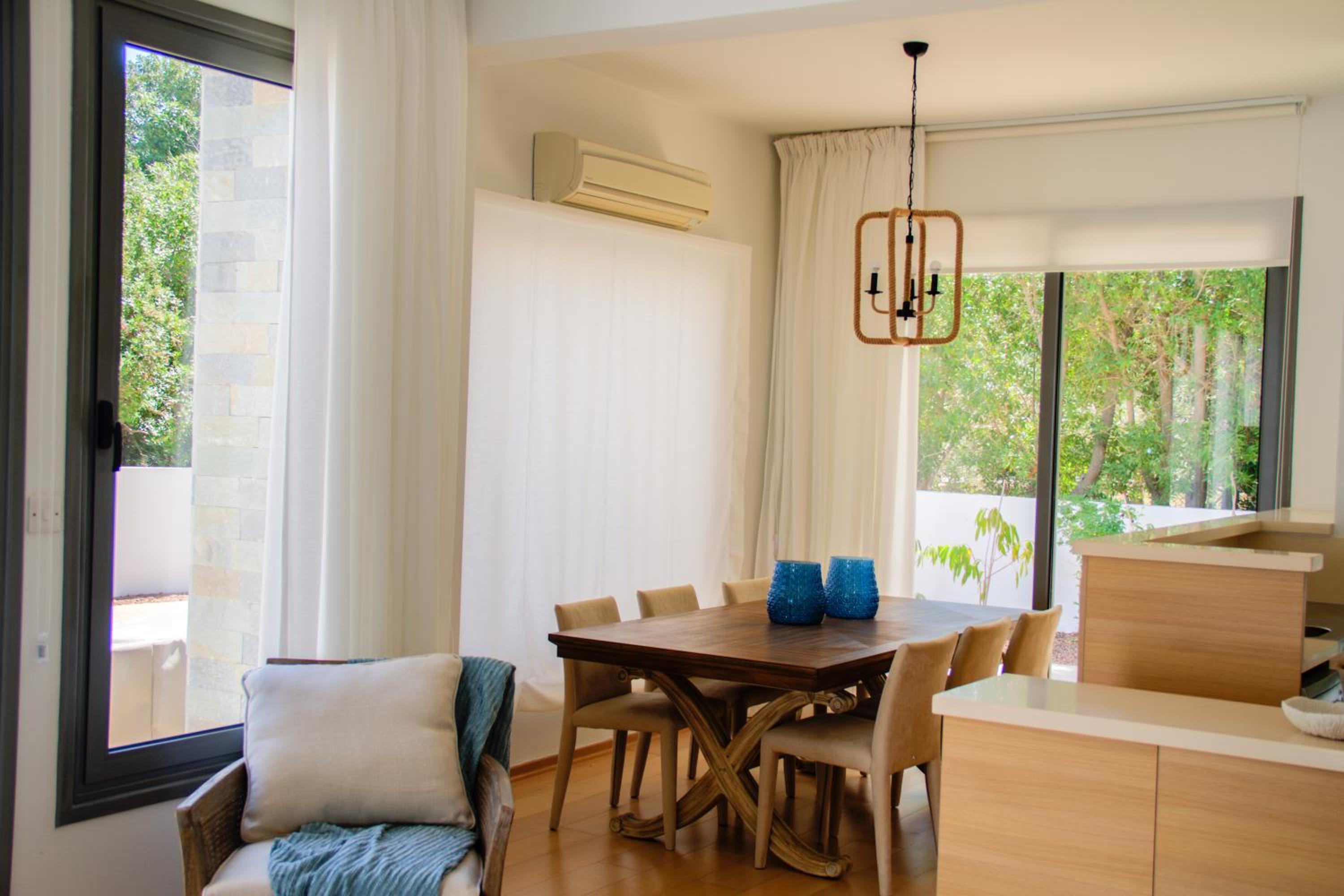 Three-Bedroom Villa with Side Sea View - Photo 4