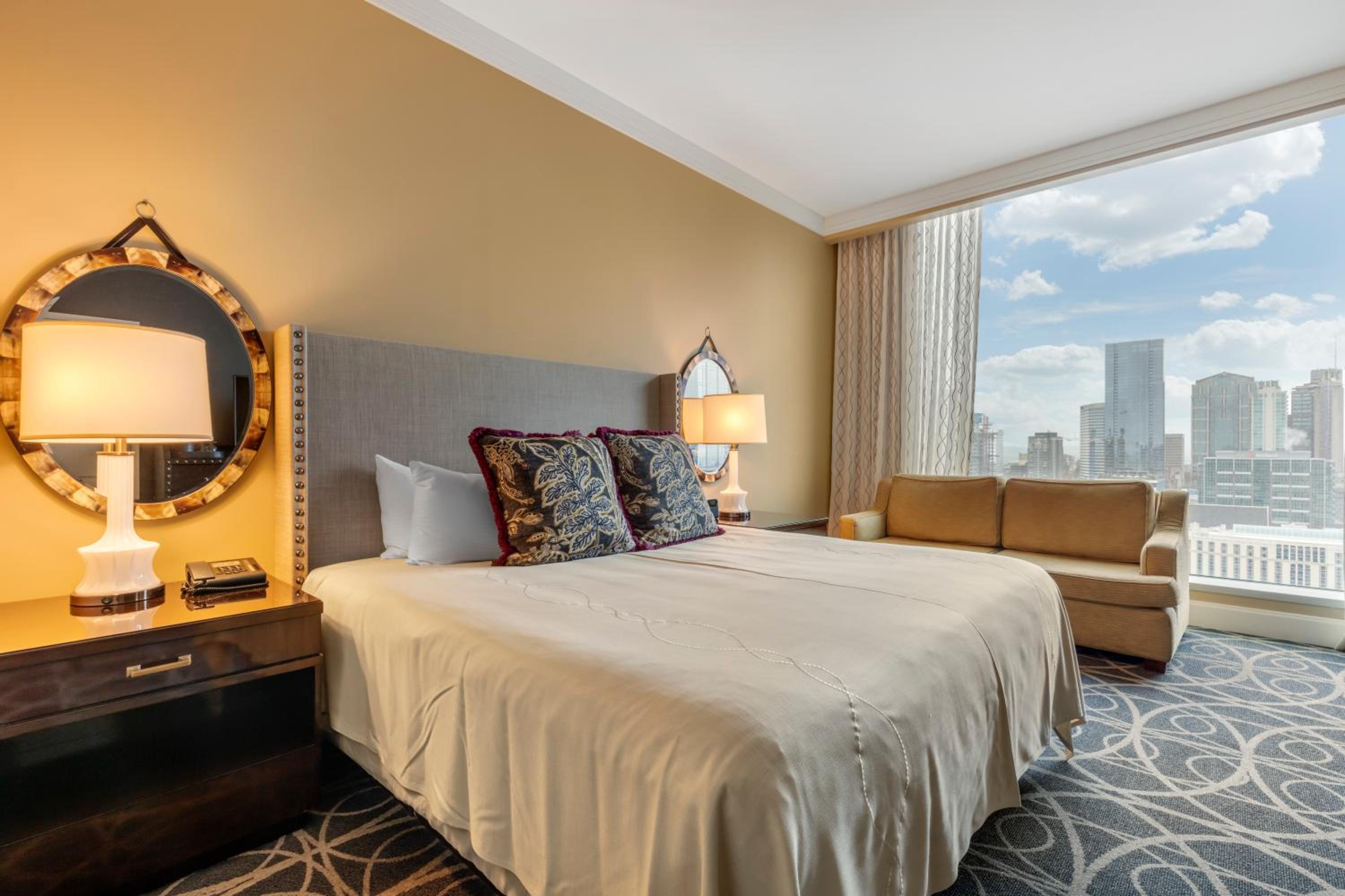 One Bedroom Suite - 1 King Bed