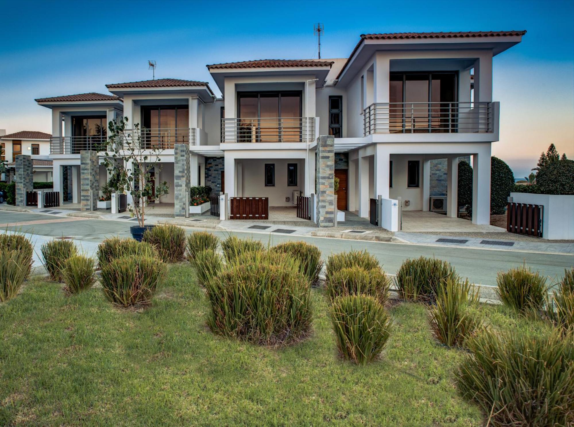 Three-Bedroom Villa with Side Sea View - Photo 13