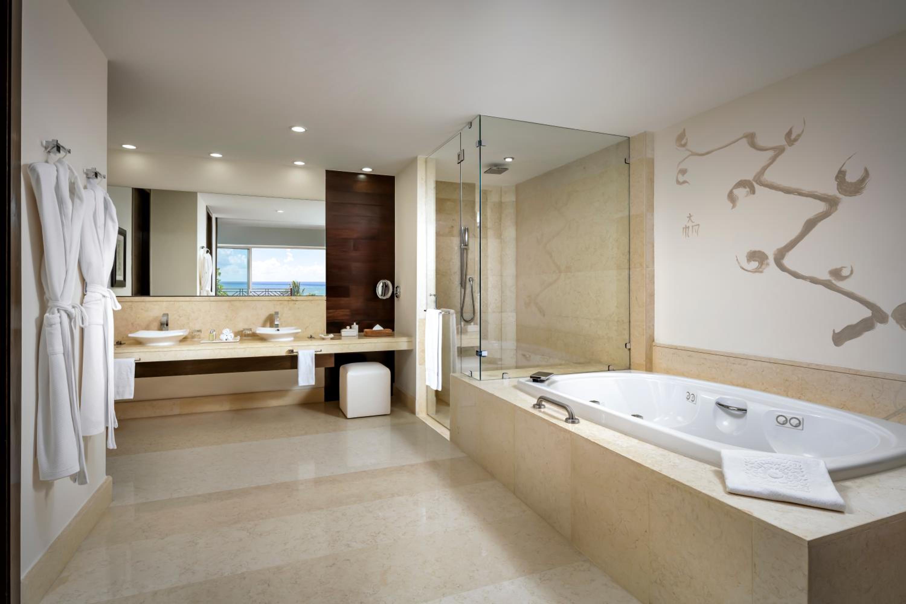 Grand Class Suite Ocean Front - Photo 4