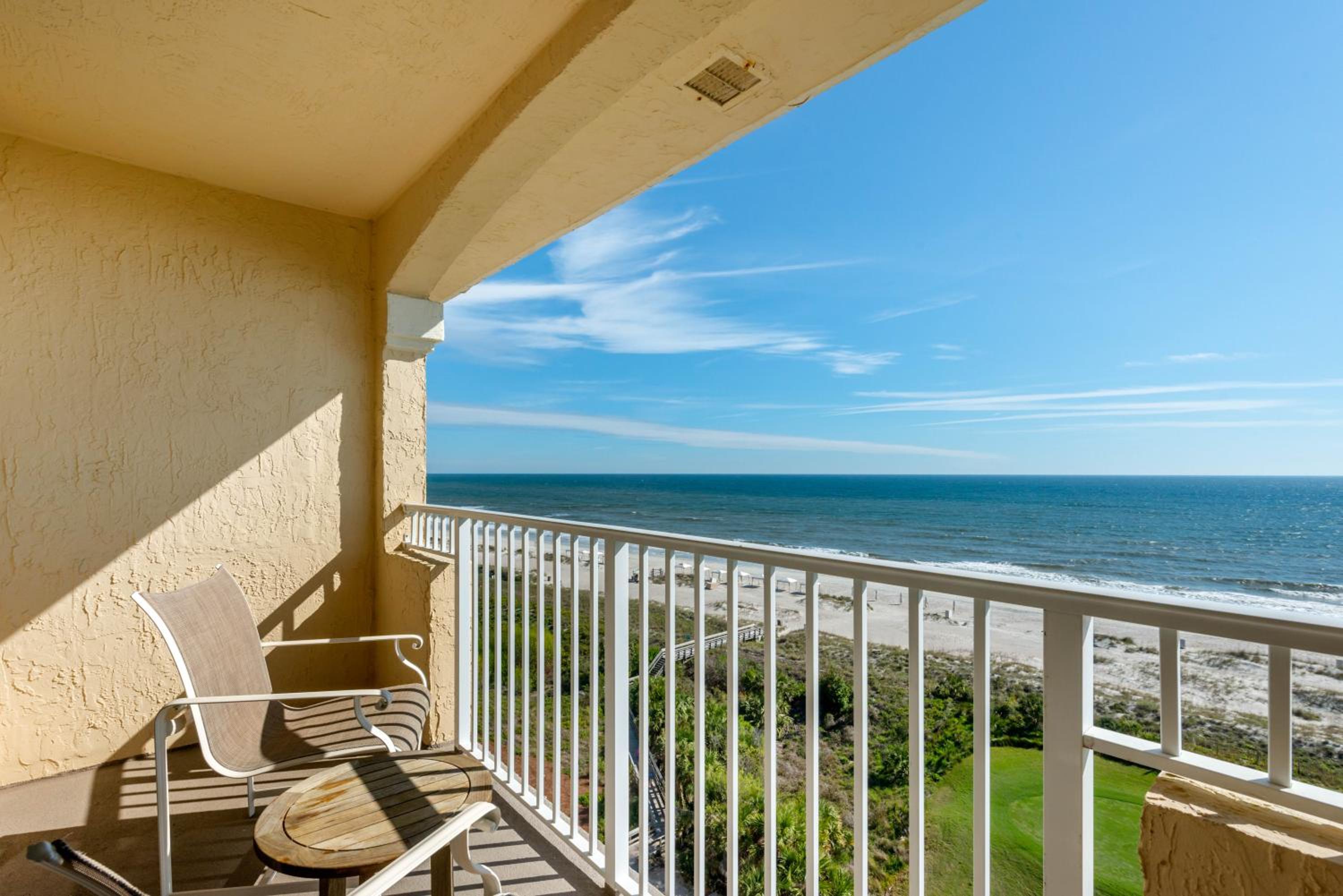 Oceanfront Room - King Bed - Photo 10