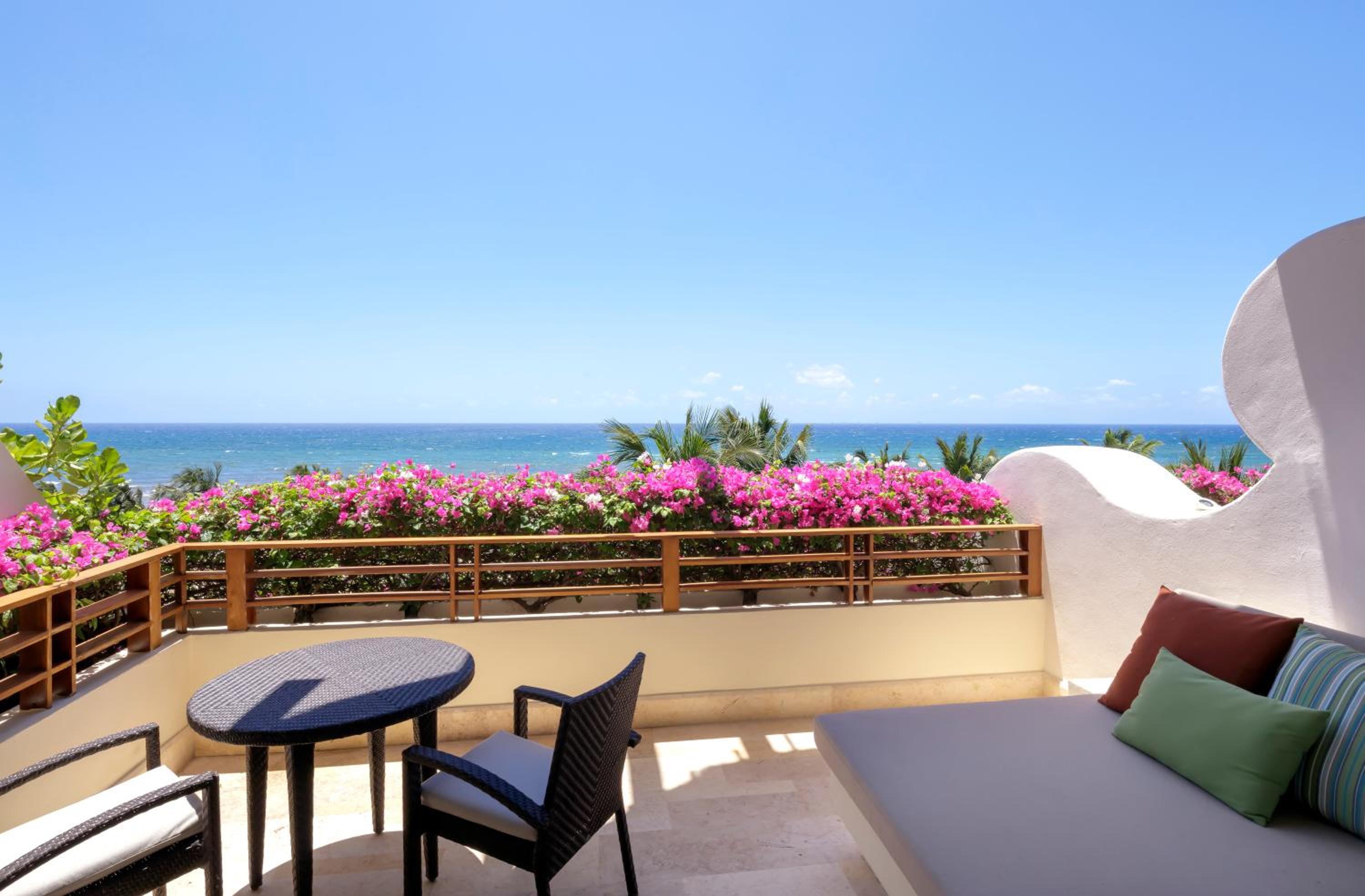 Ambassador Suite Ocean View - Photo 2