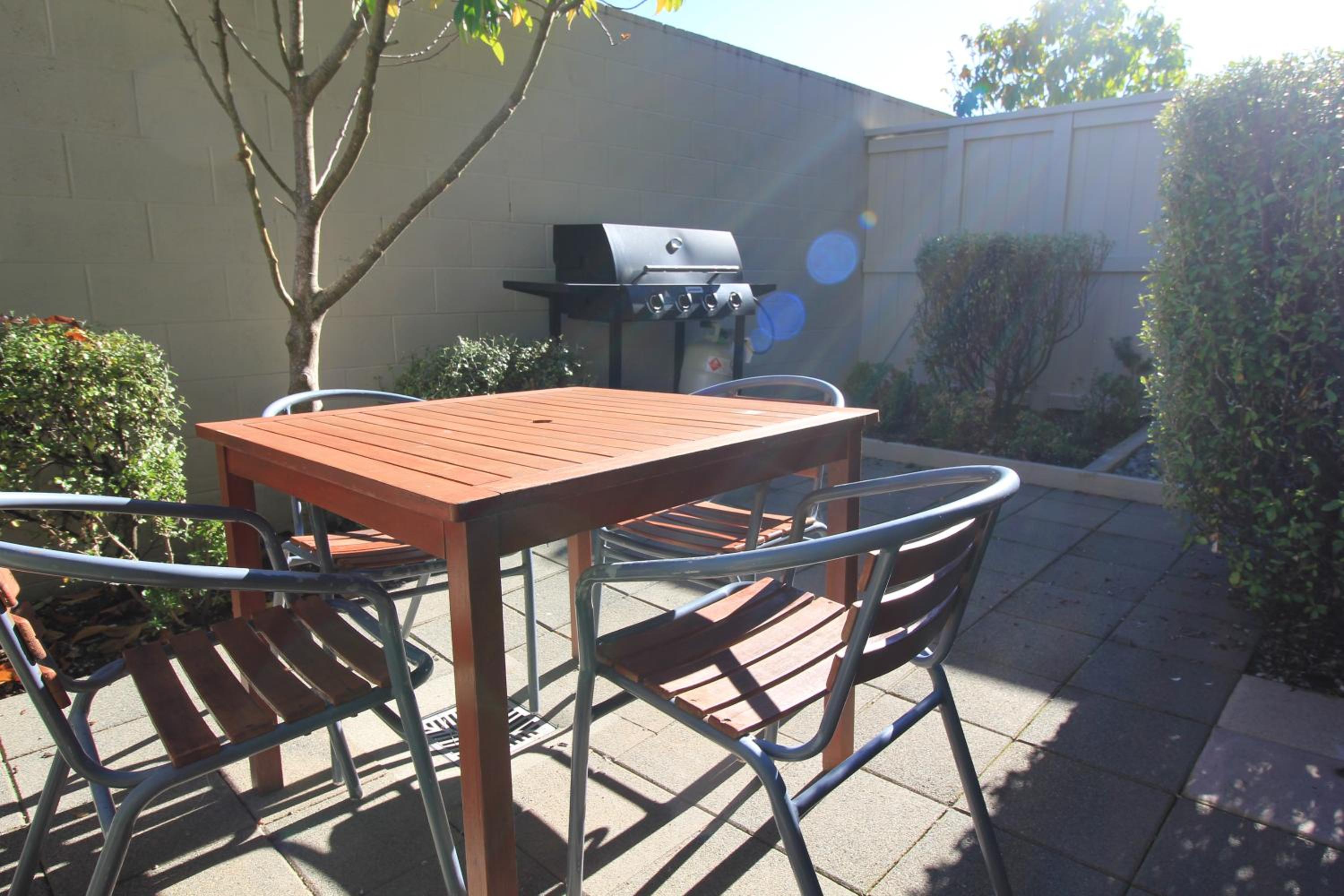 Family Suite with Courtyard - Photo 2