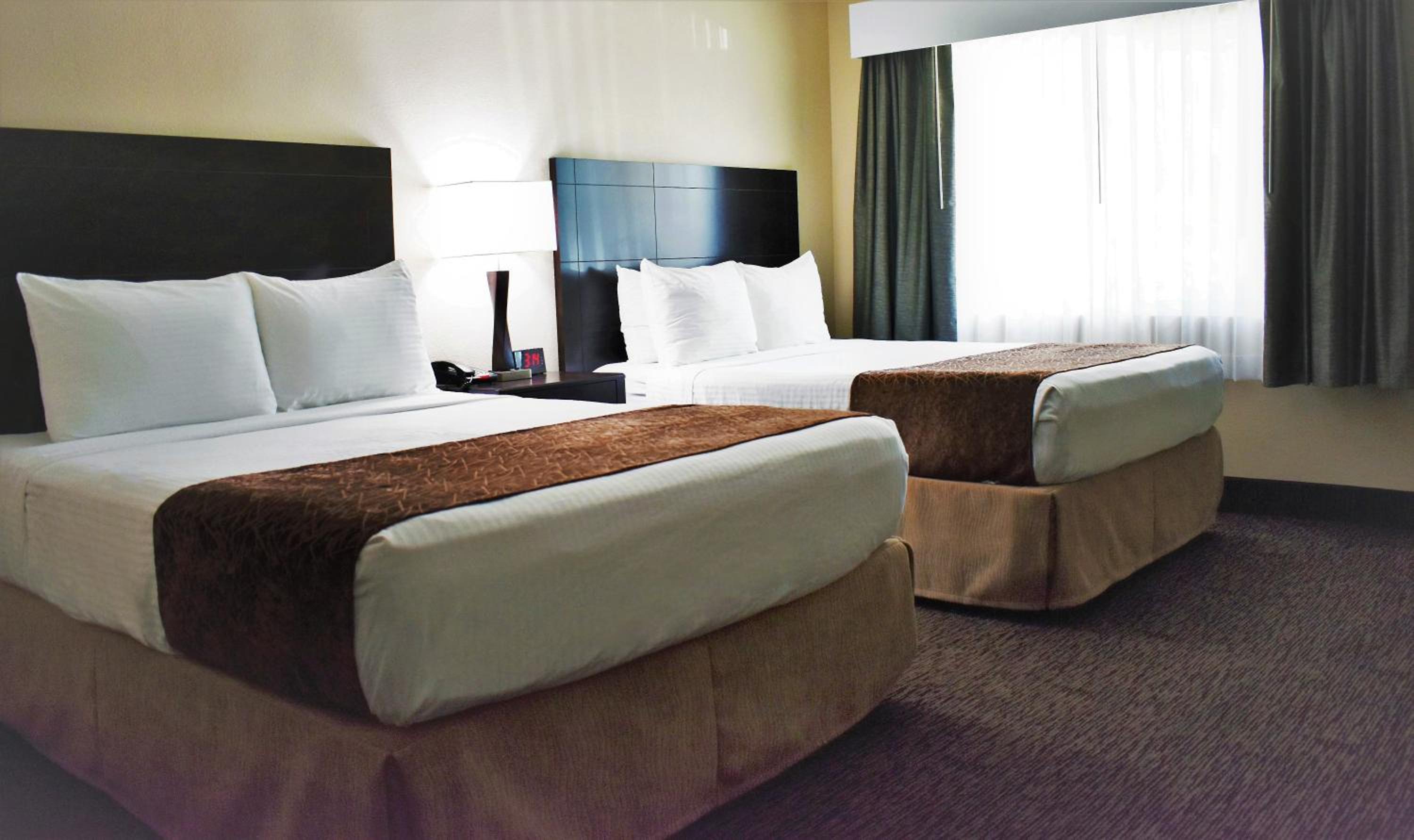 Deluxe Room - 2 Queen Beds - Photo 7