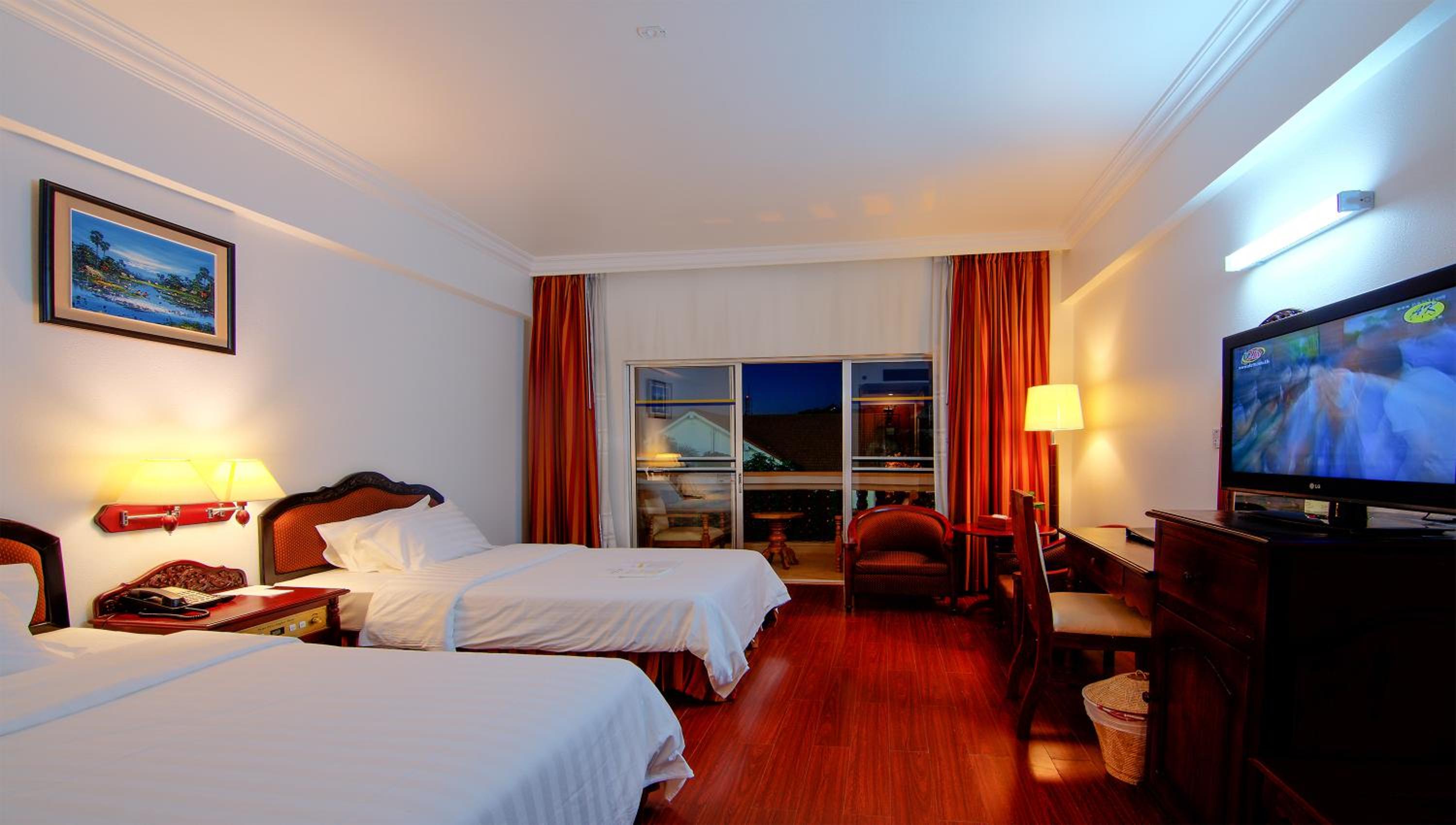 Superior Twin Room with City View - Photo 1