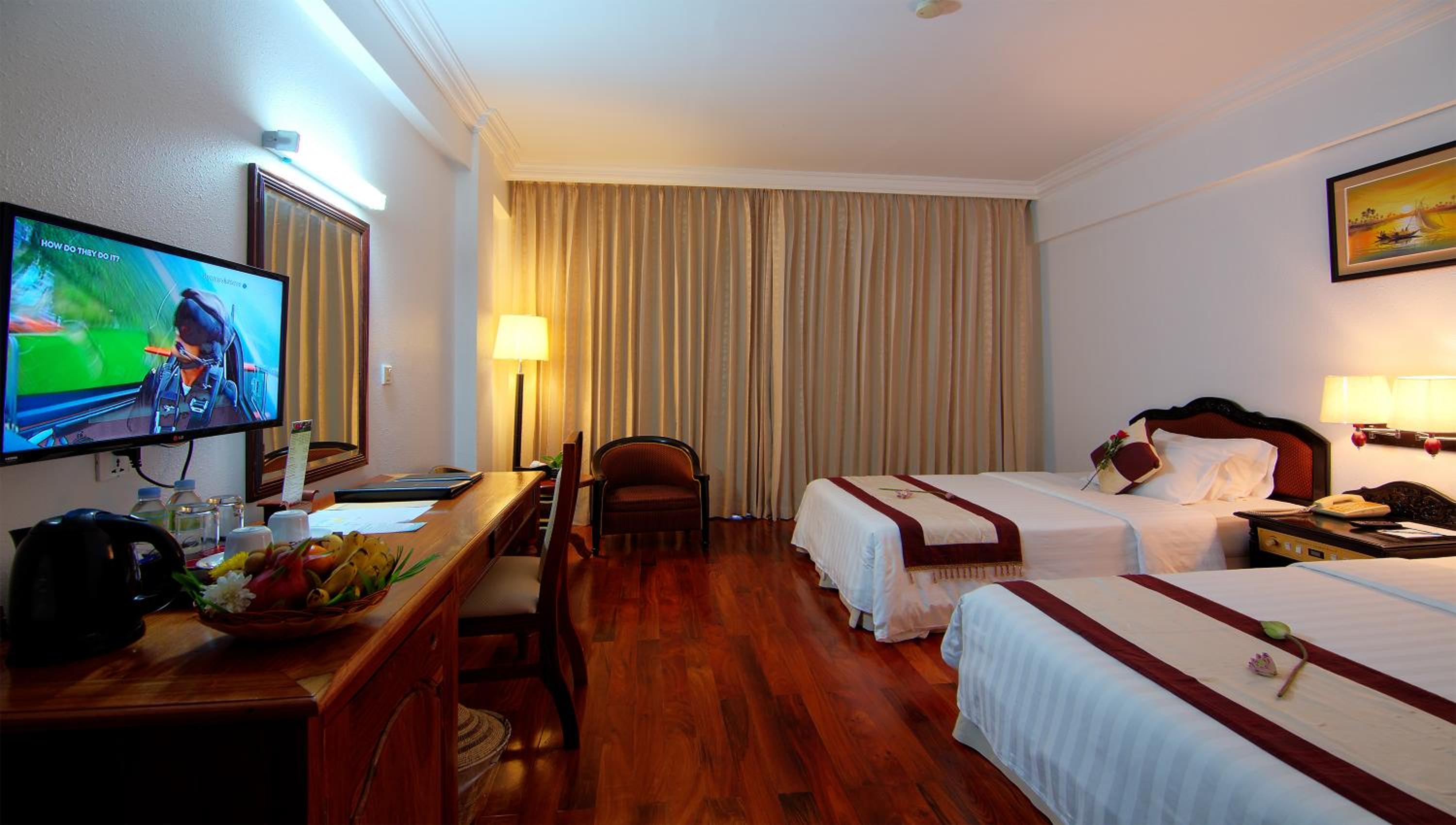 Superior Twin Room with City View - Photo 2
