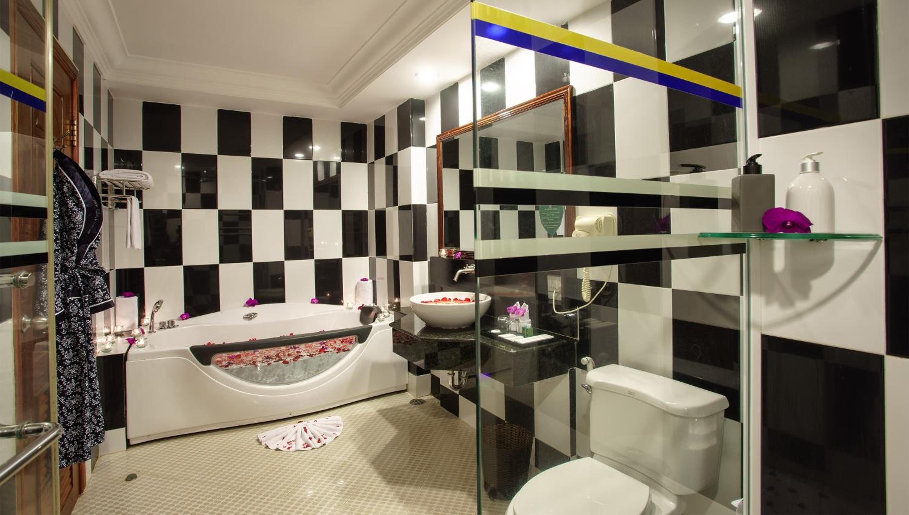 Premium Family Room - Photo 9