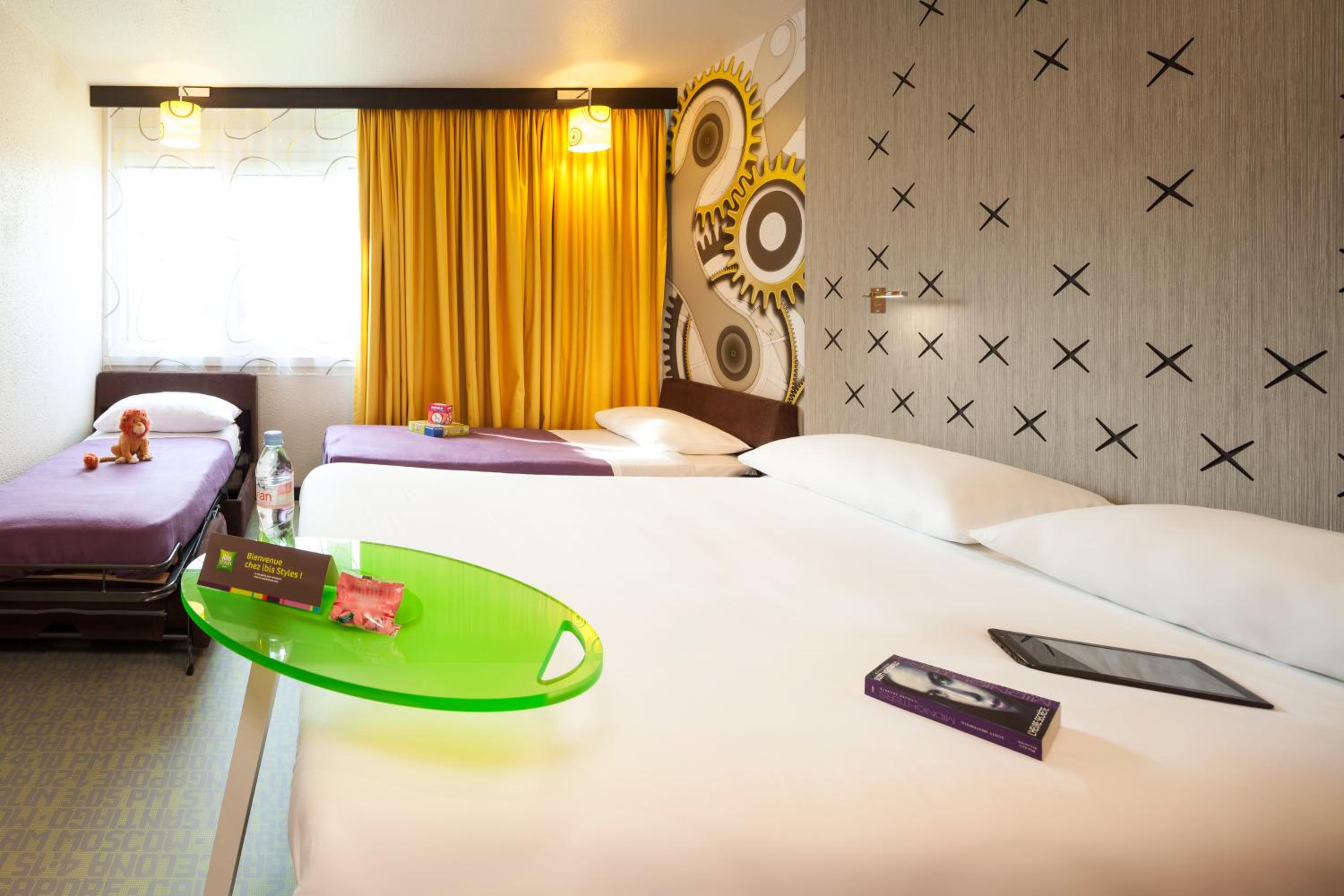 Standard Suite with 1 Double Bed and 2 Single Beds - Photo 1