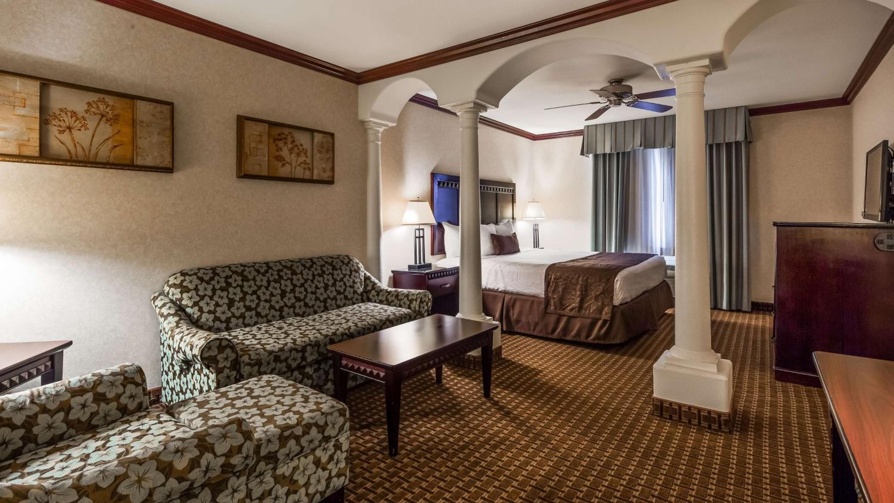 King Suite with Sofa Bed - Non-Smoking
