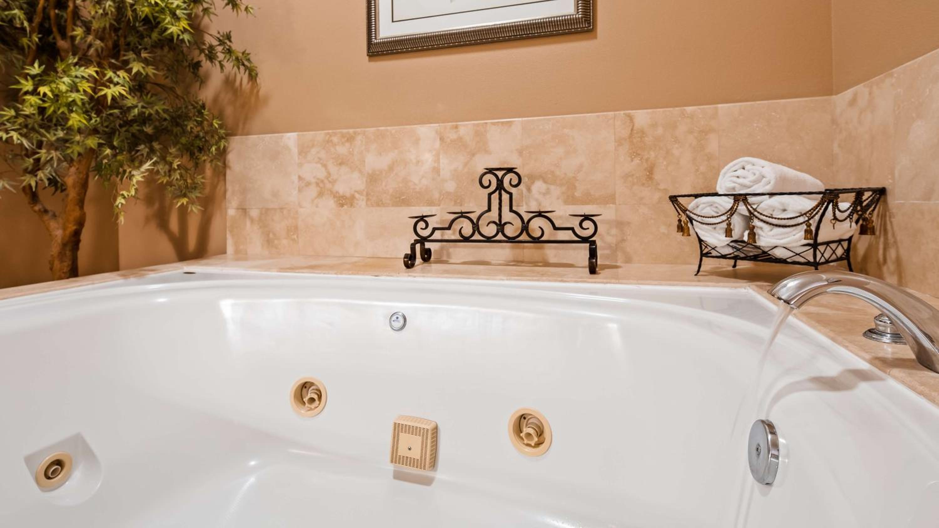 King Suite - Disability Access/Non-Smoking - Photo 3