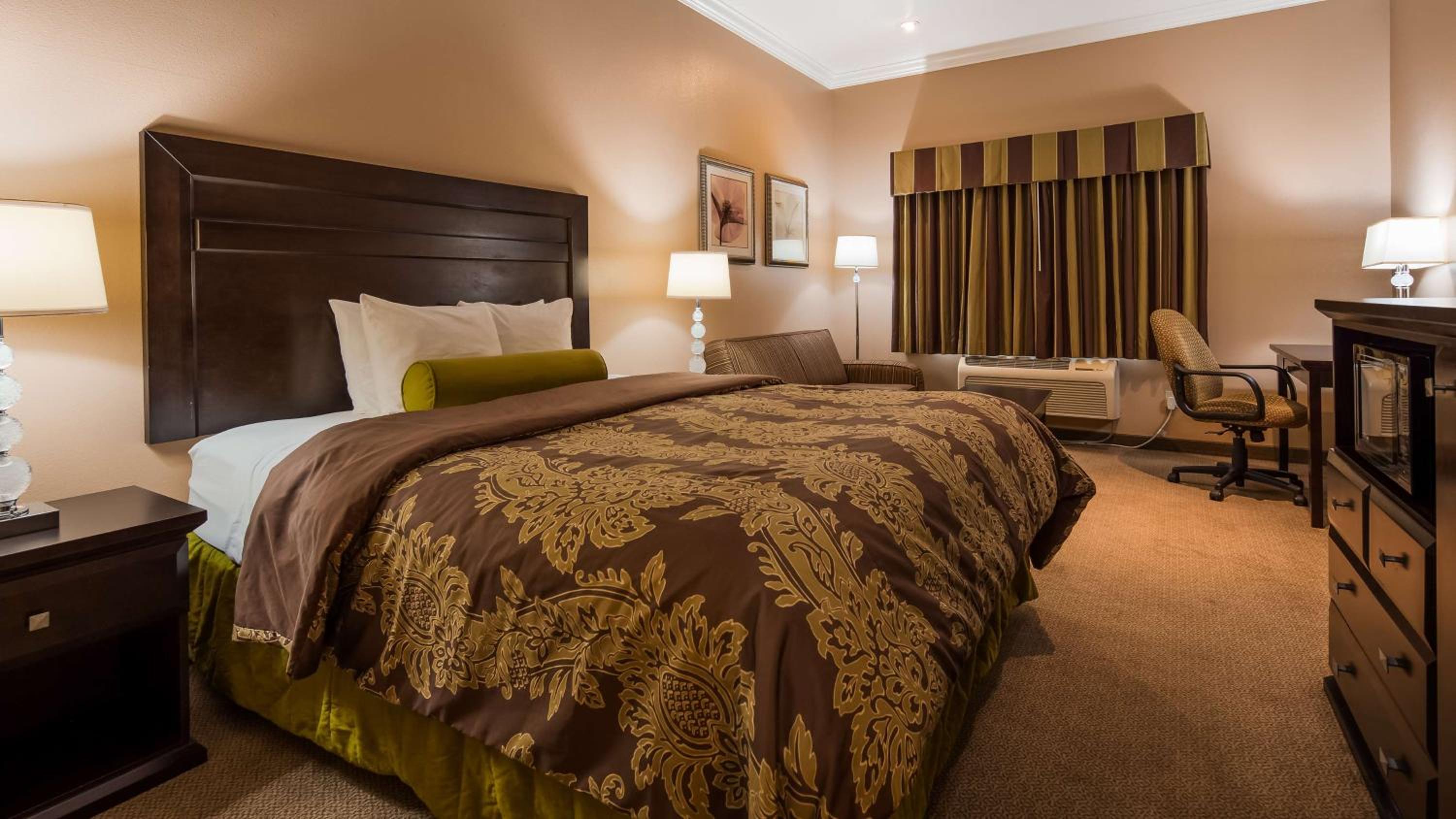 King Room - Non-Smoking - Photo 5