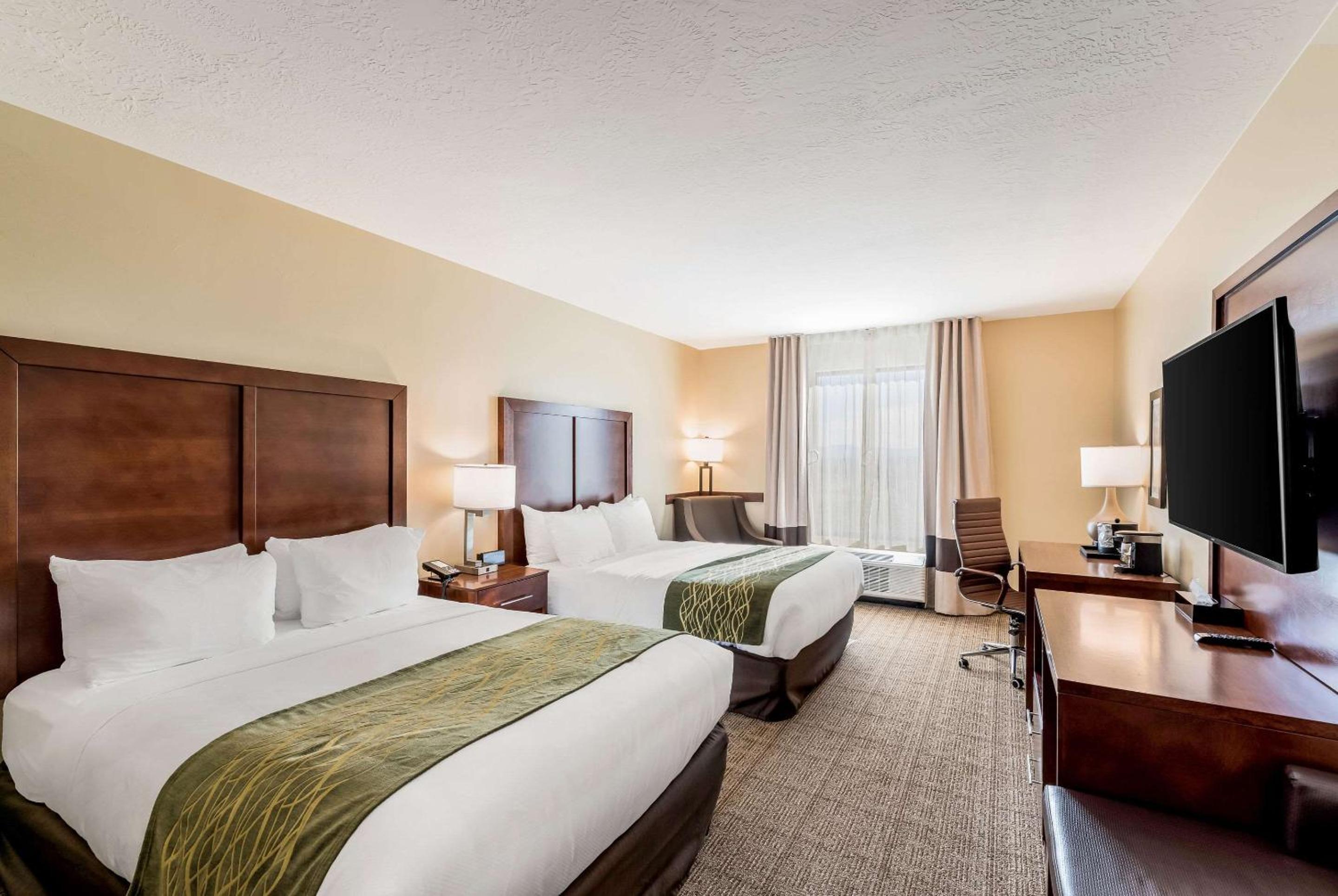 Queen Room with Two Queen Beds - Accessible/Non-Smoking  - Photo 2