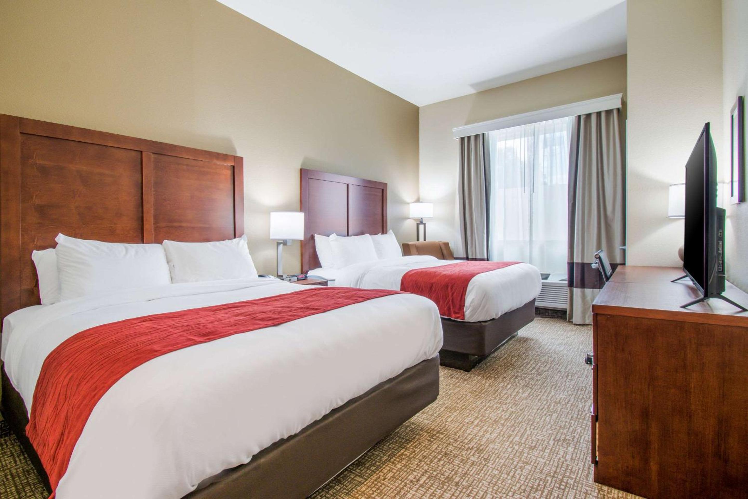 Queen Room with Two Queen Beds - Non-Smoking - Photo 3