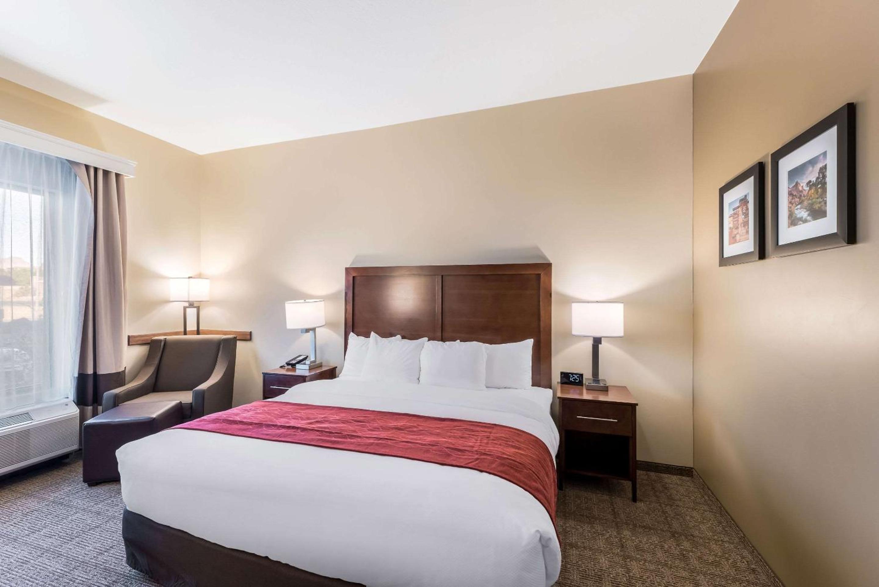 King Room - Accessible/Non-Smoking - Photo 1