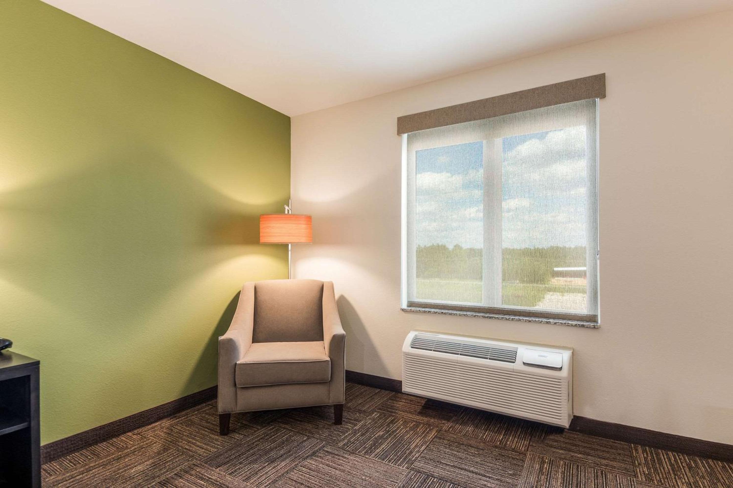 King Room - Non-Smoking - Photo 4