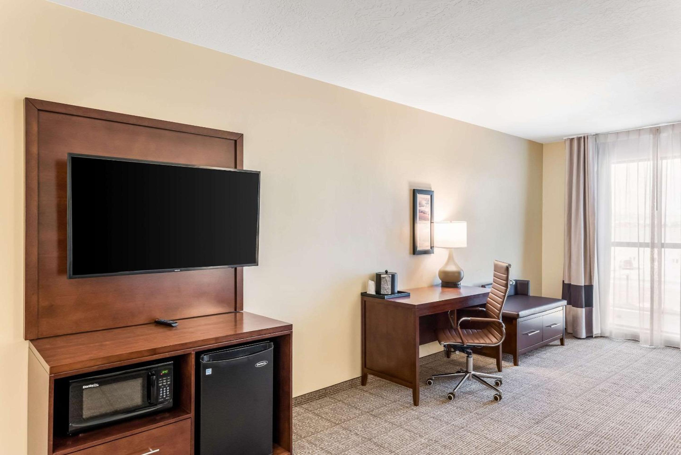 King Room - Accessible/Non-Smoking - Photo 3