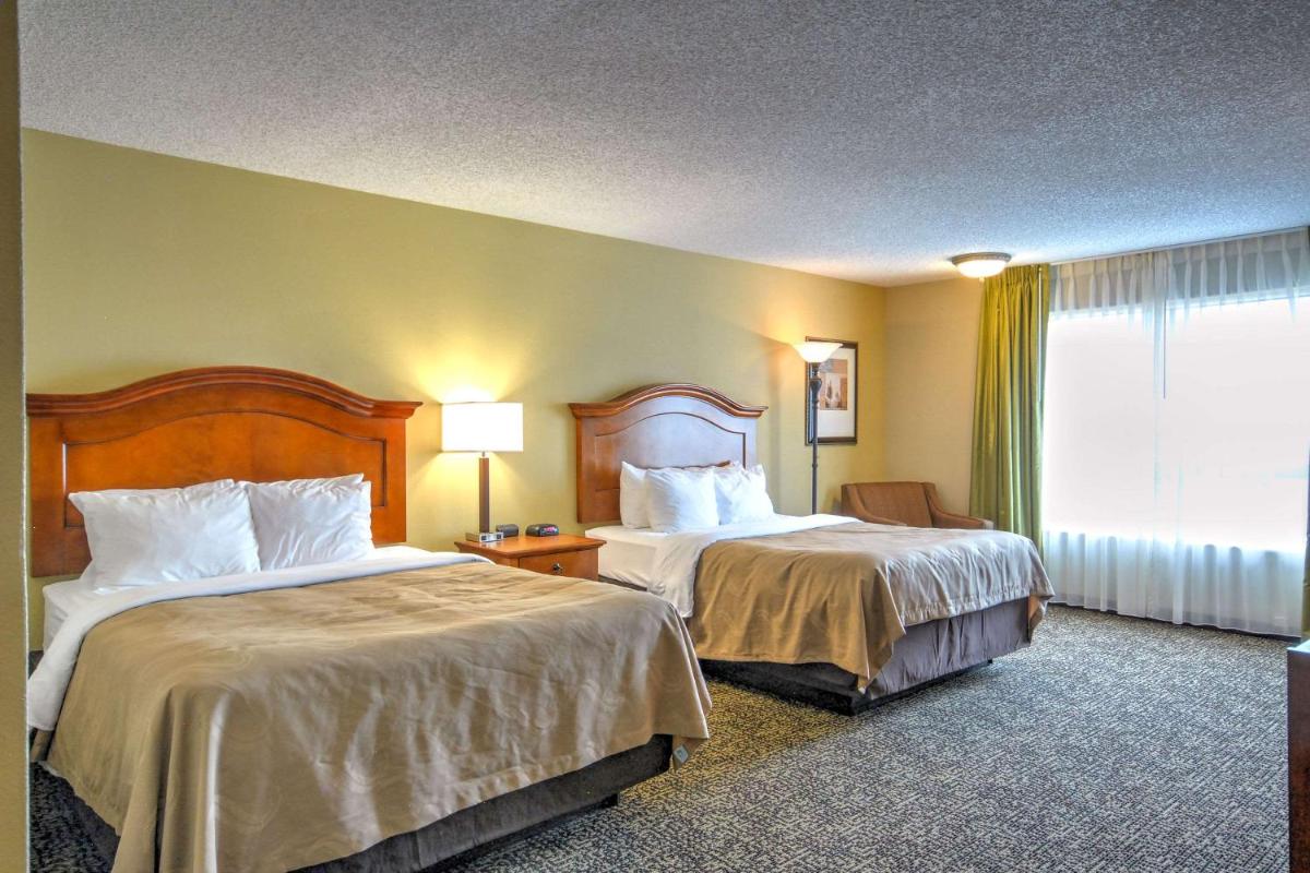 Queen Room with Two Queen Beds - Non-Smoking photo 1