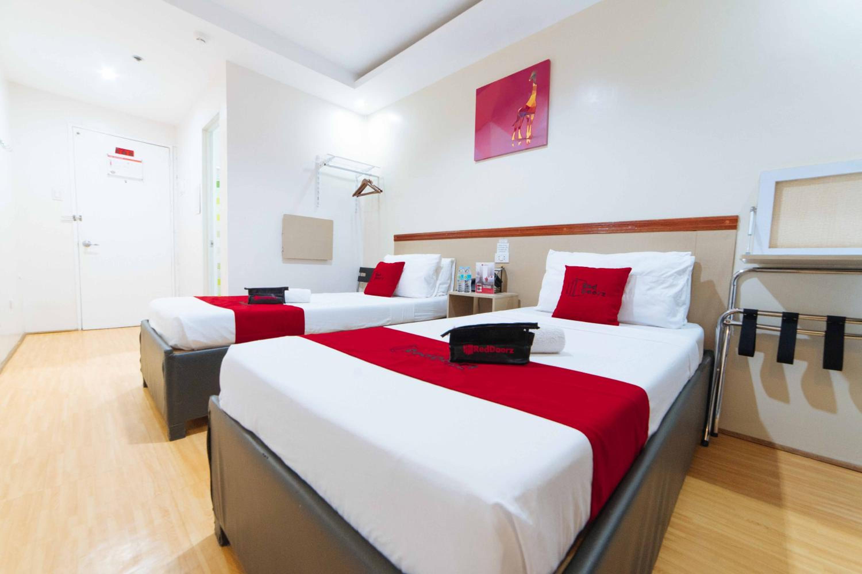 Standard Twin Room - Photo 4