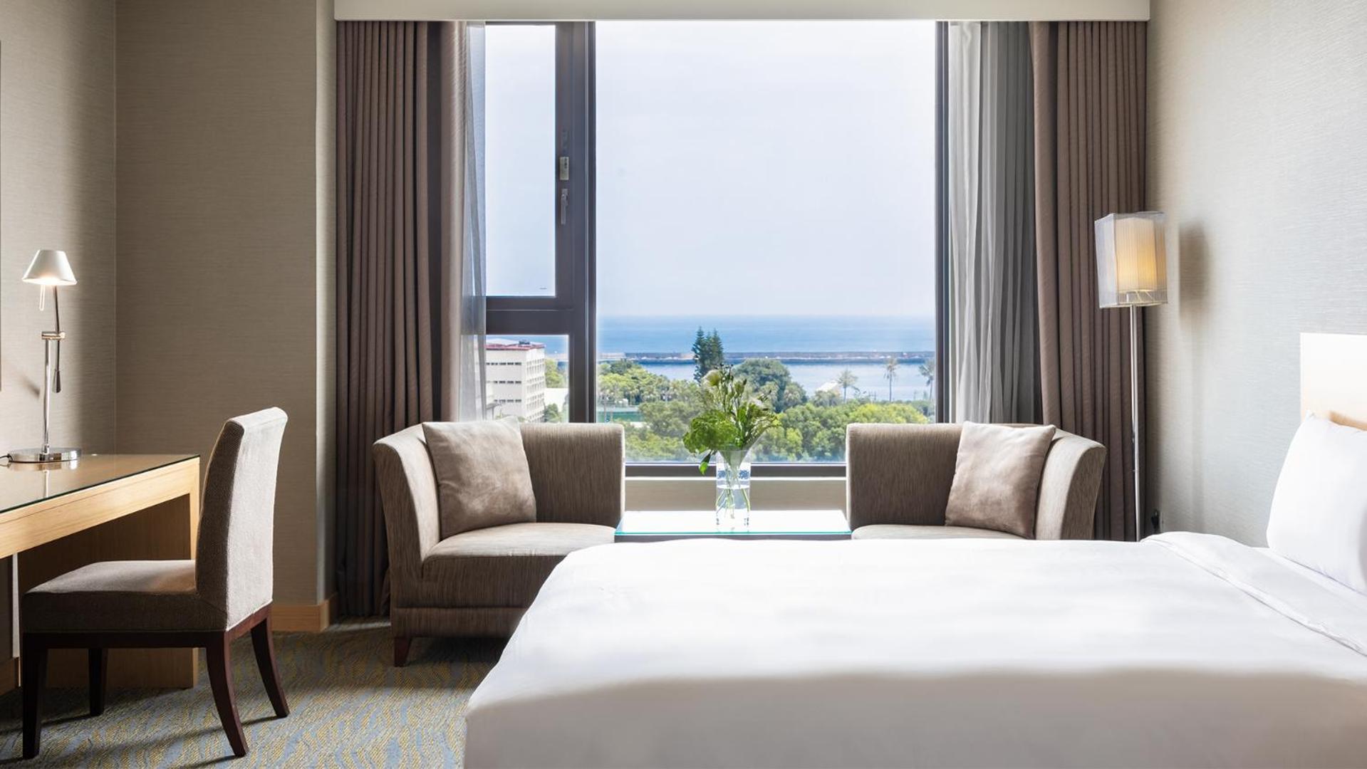 Deluxe Family Room with Ocean View - Photo 2