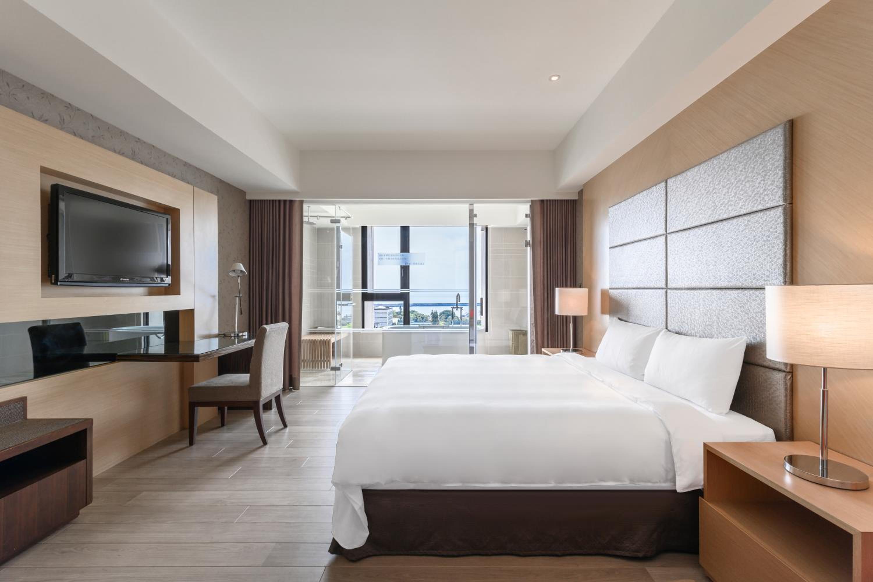 Premier King Room with Ocean View - Photo 1