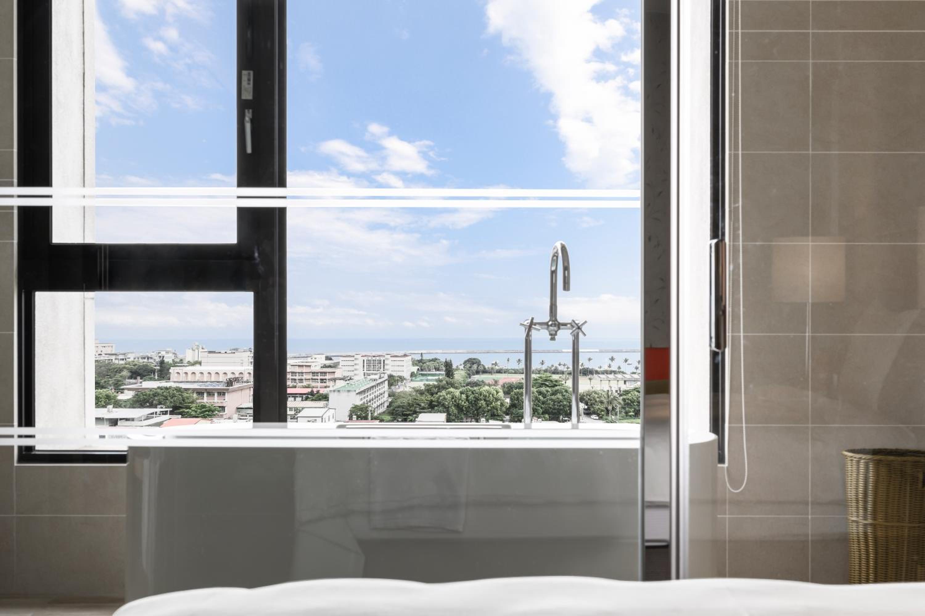 Premier King Room with Ocean View - Photo 4