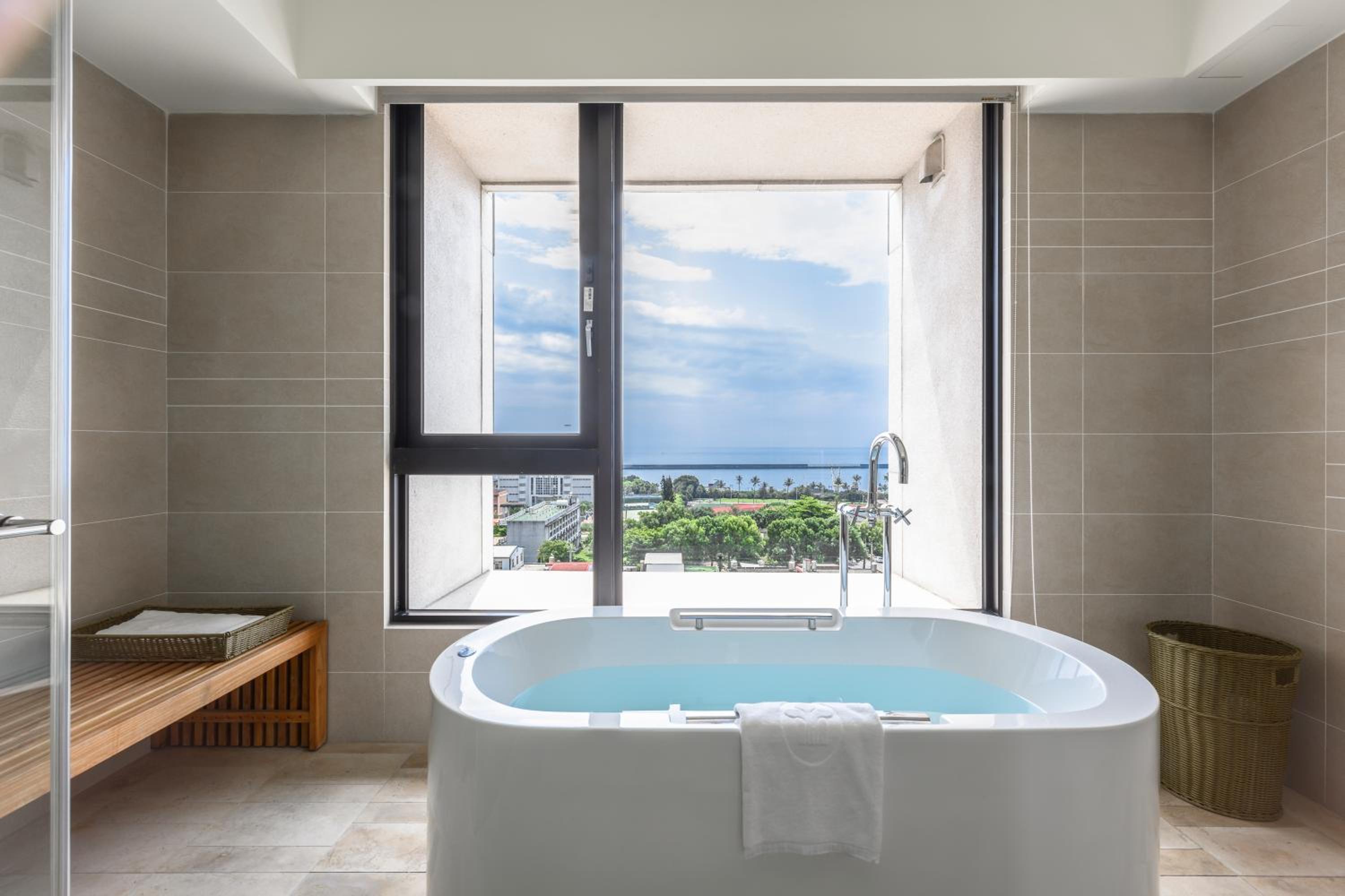 Premier King Room with Ocean View - Photo 2