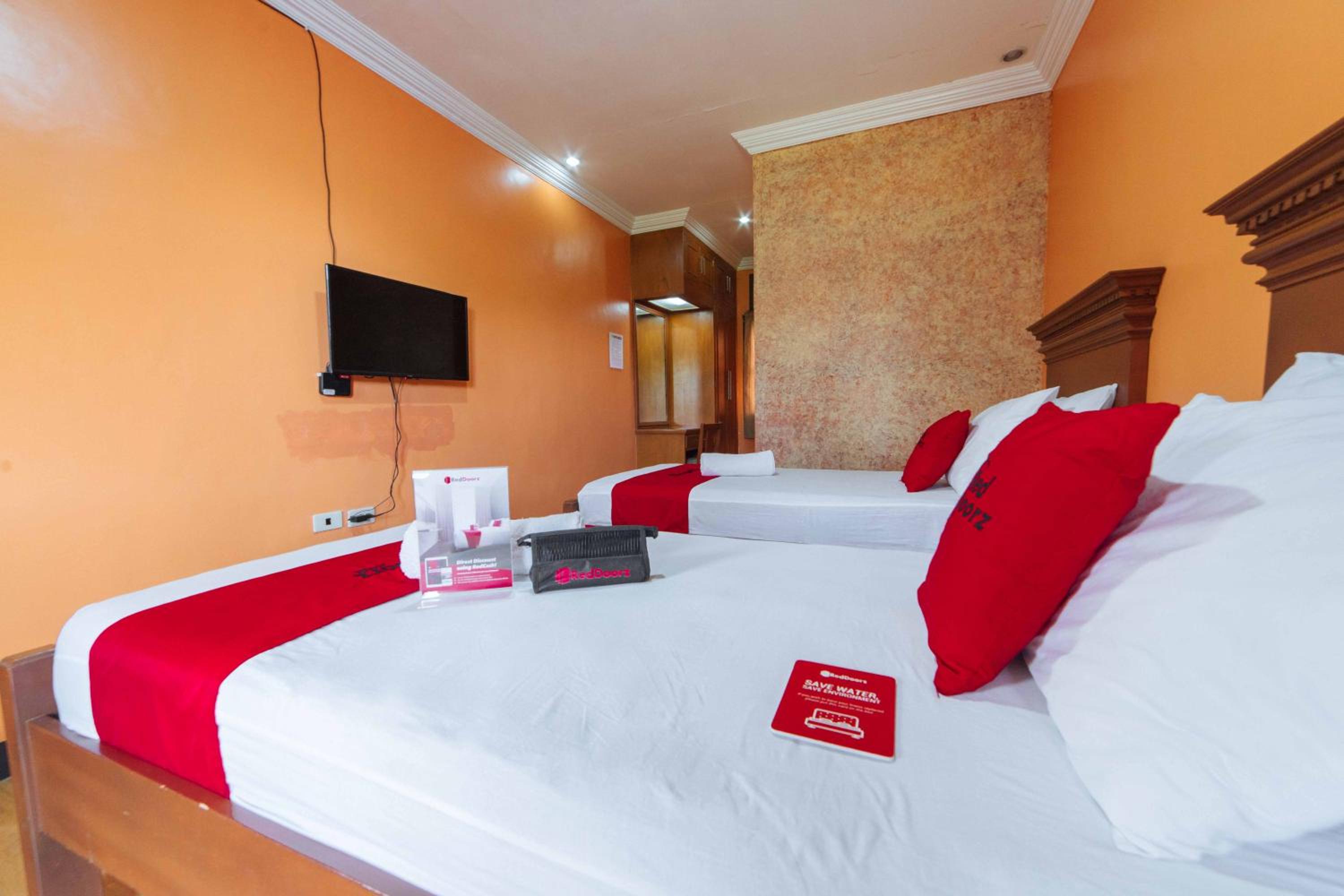 Standard Twin Room - Photo 8