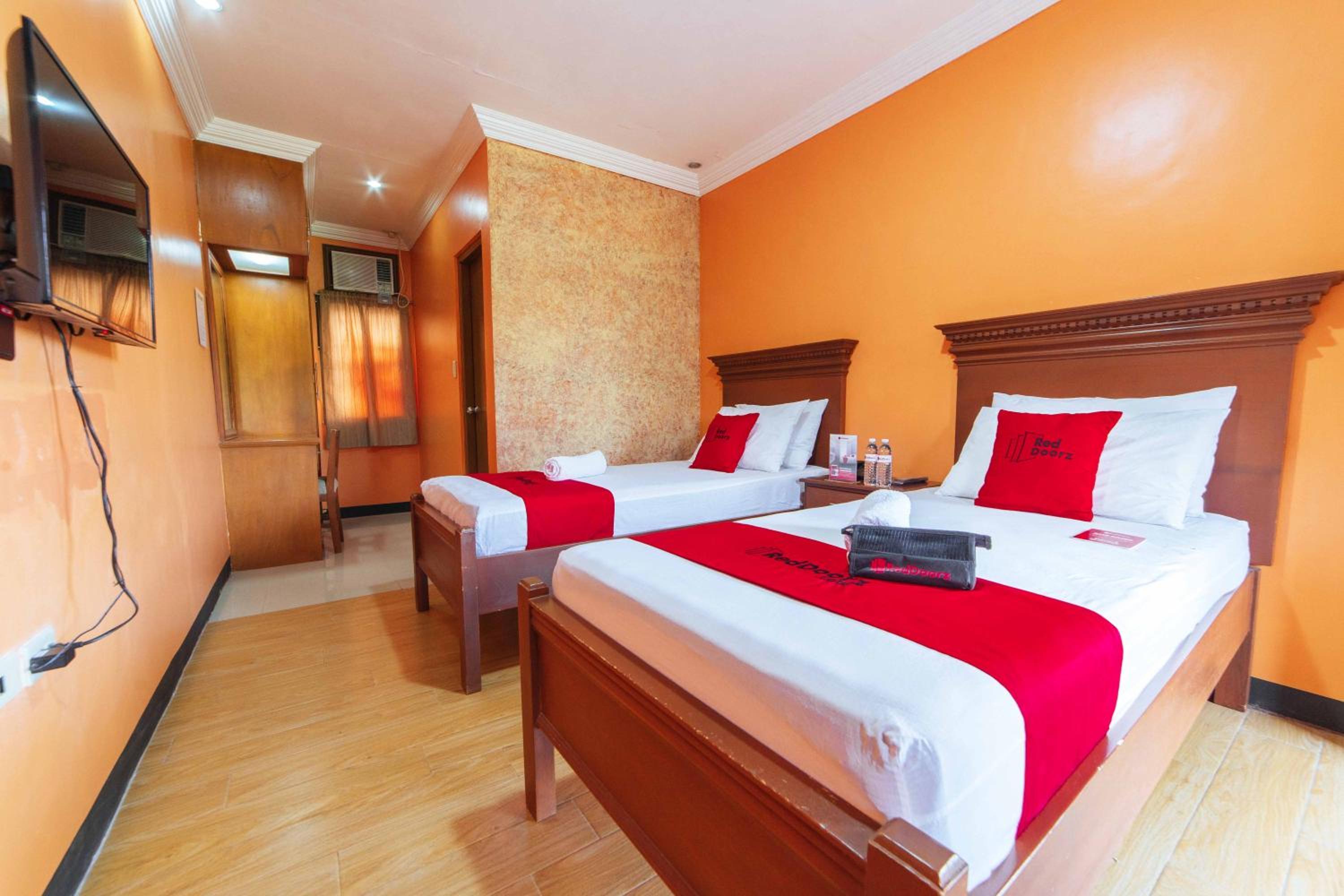 Standard Twin Room - Photo 9