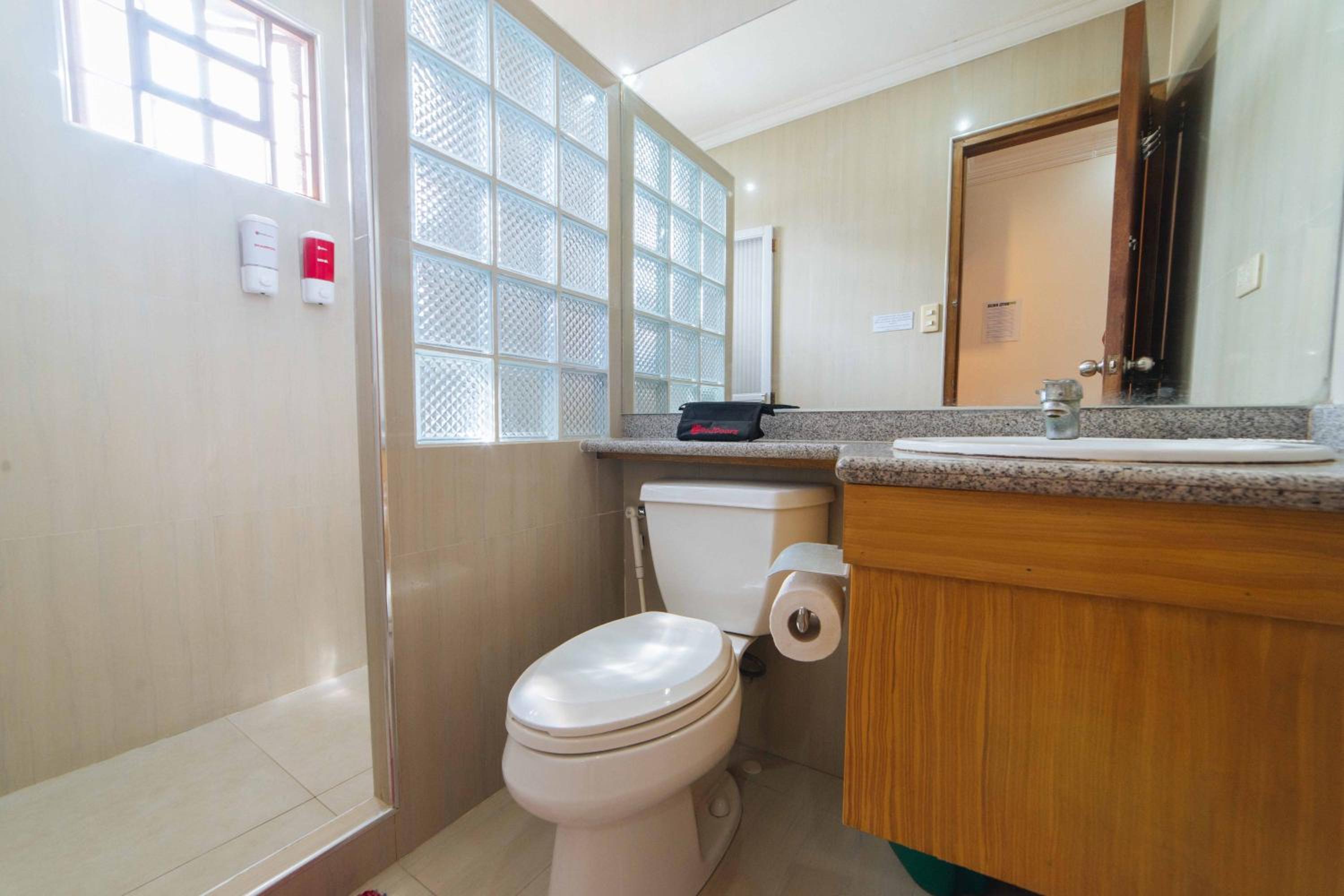 Standard Twin Room - Photo 4