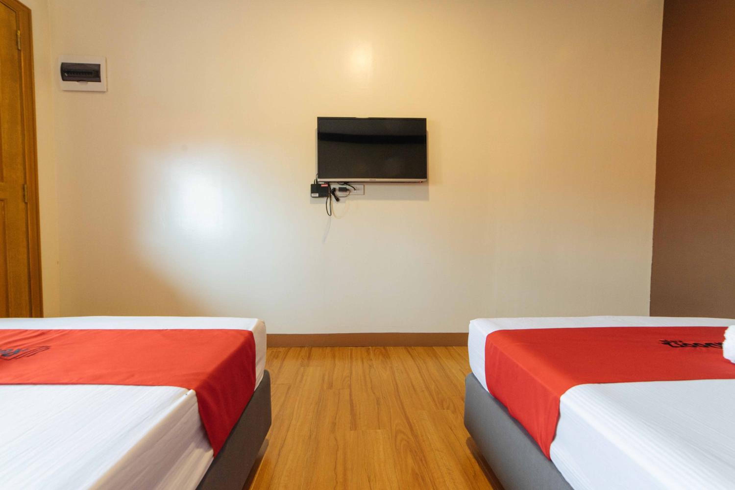 Deluxe Room - Photo 6