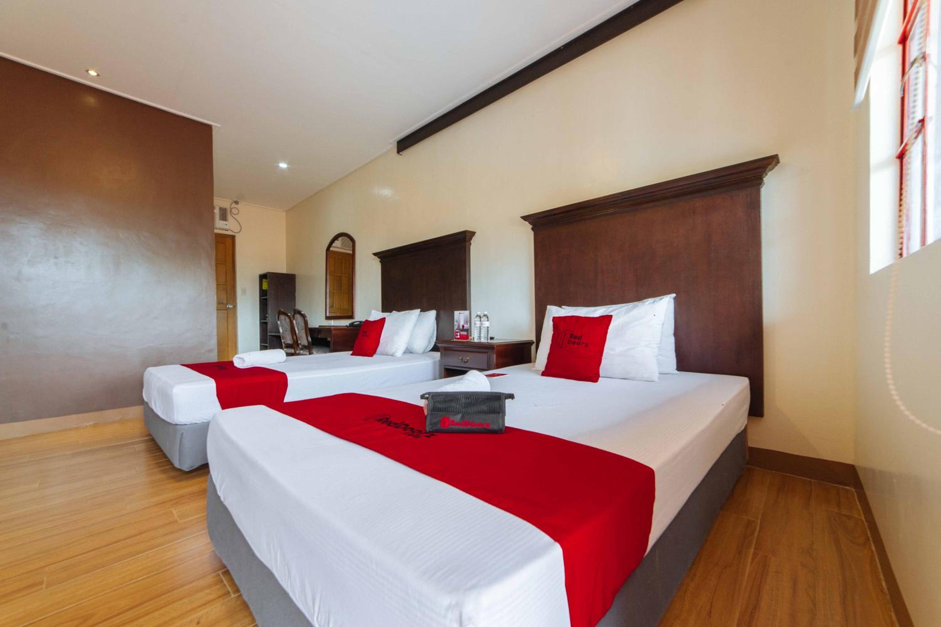 Deluxe Room - Photo 2