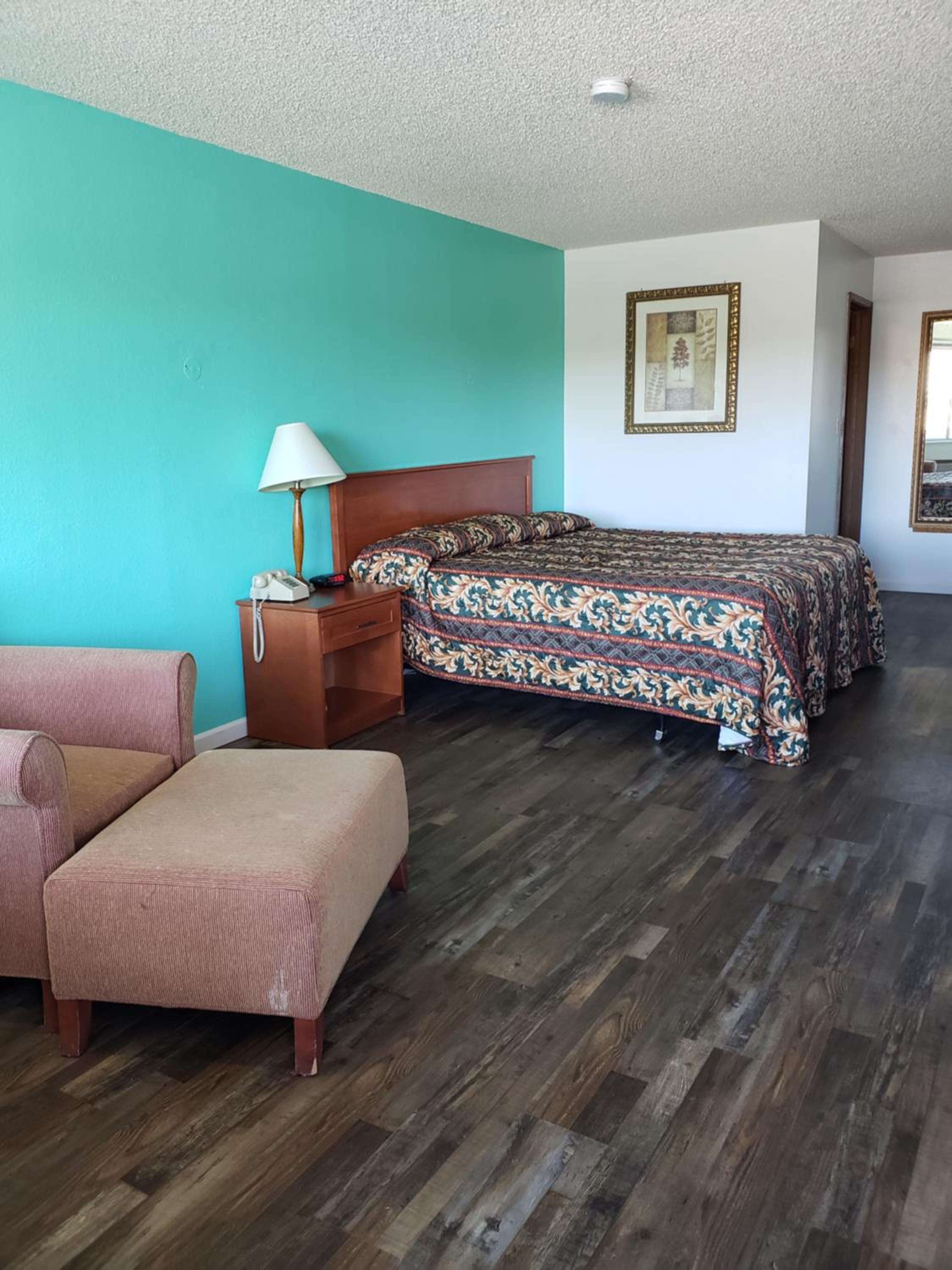 Deluxe King Room photo 1