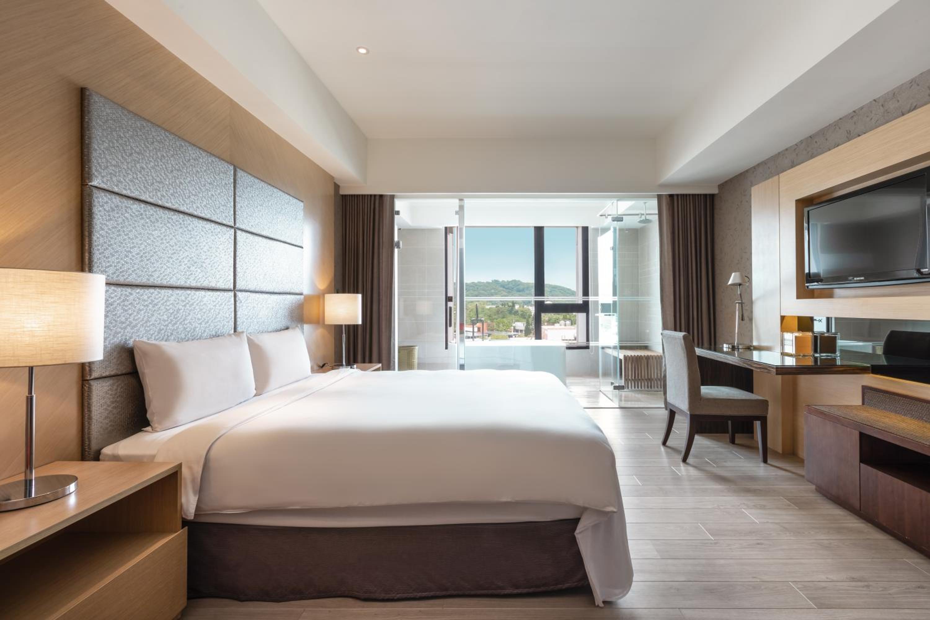 Premier King Room with Mountain View - Photo 1