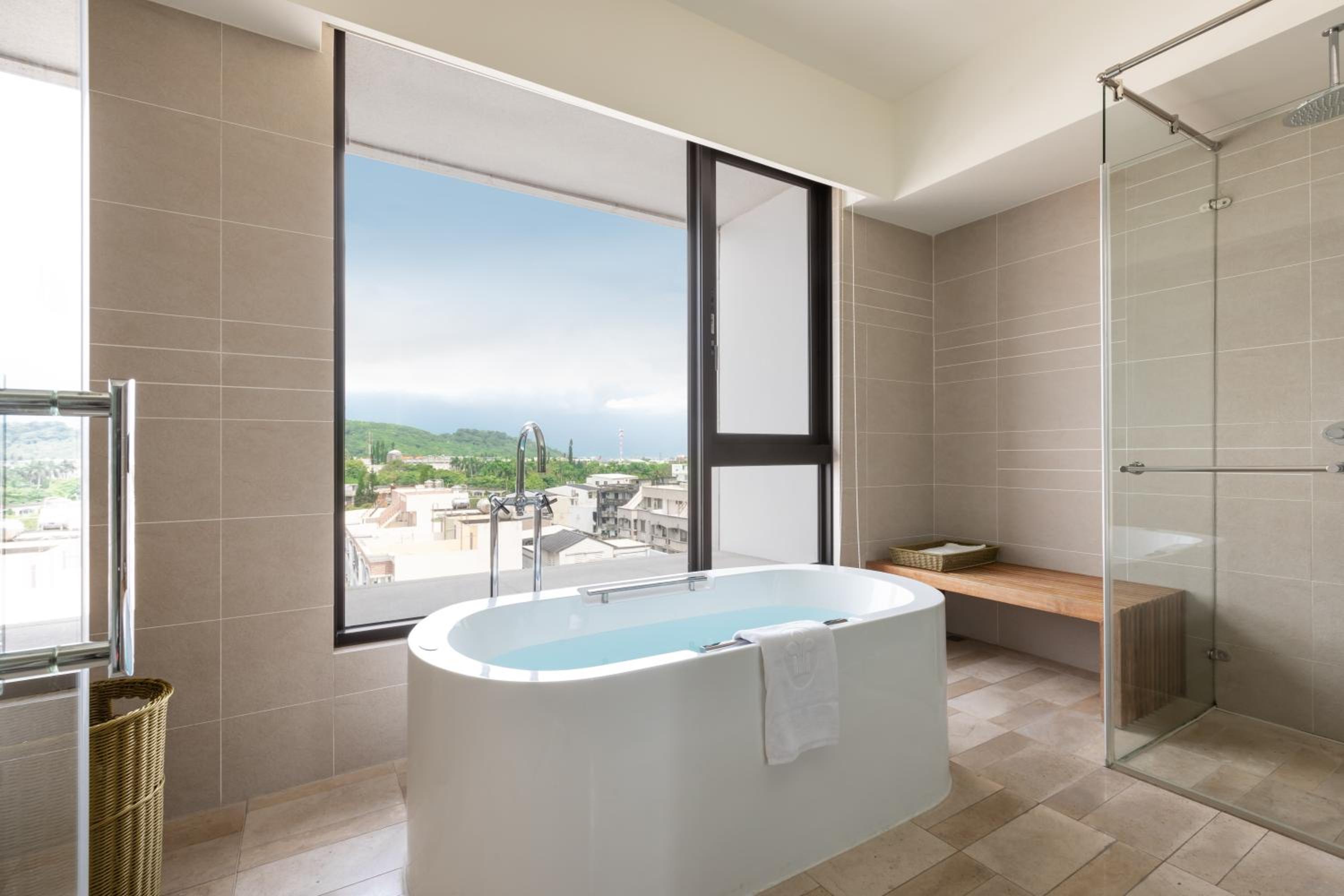Premier King Room with Mountain View - Photo 4