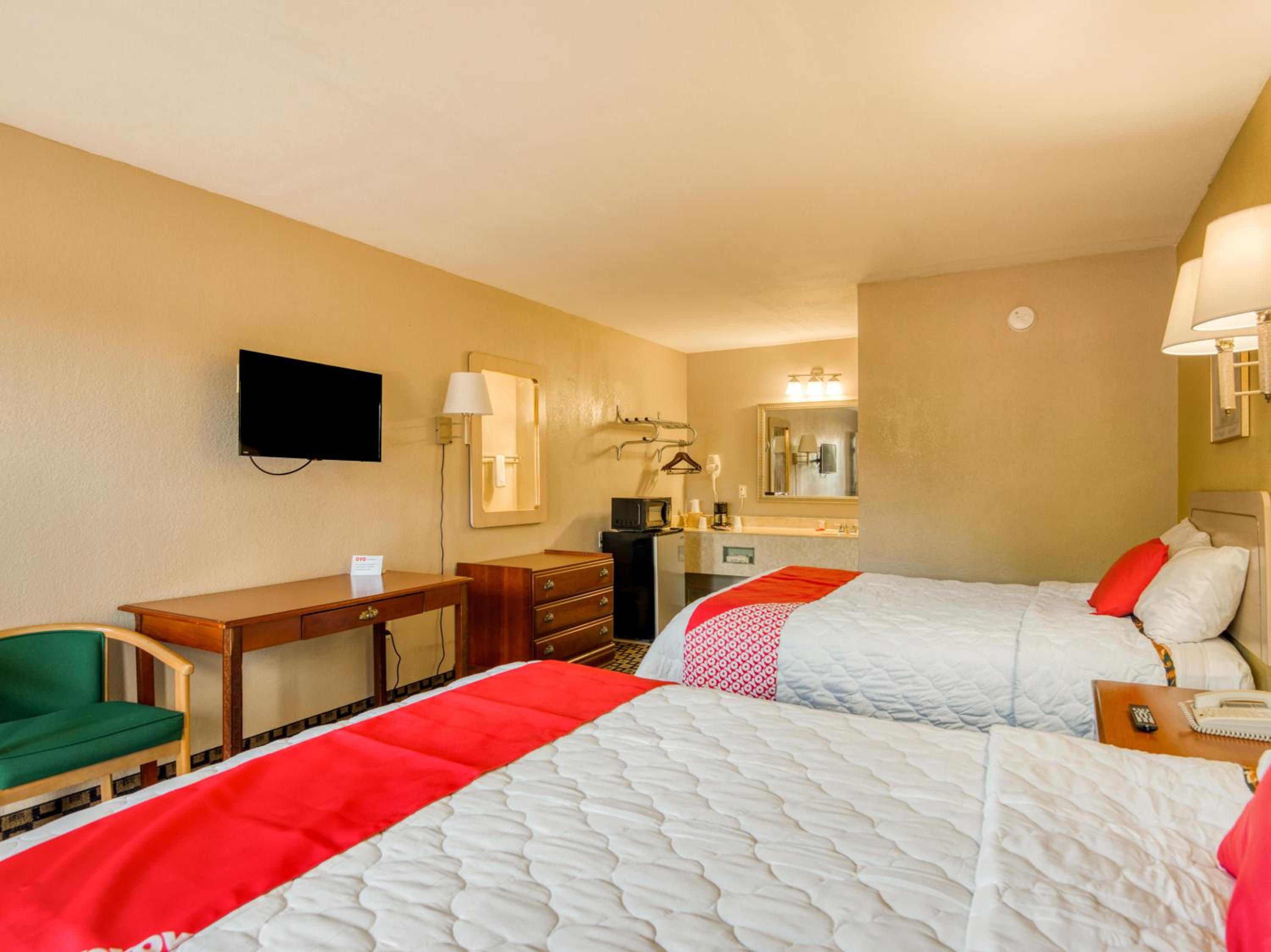 Quadruple Room - Non-Smoking - Photo 9