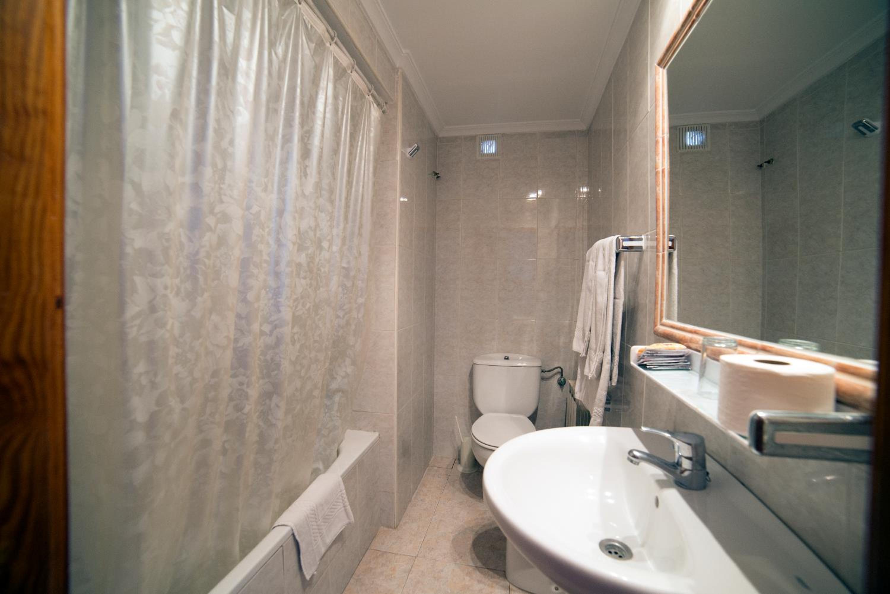 Twin Room with City View photo 3