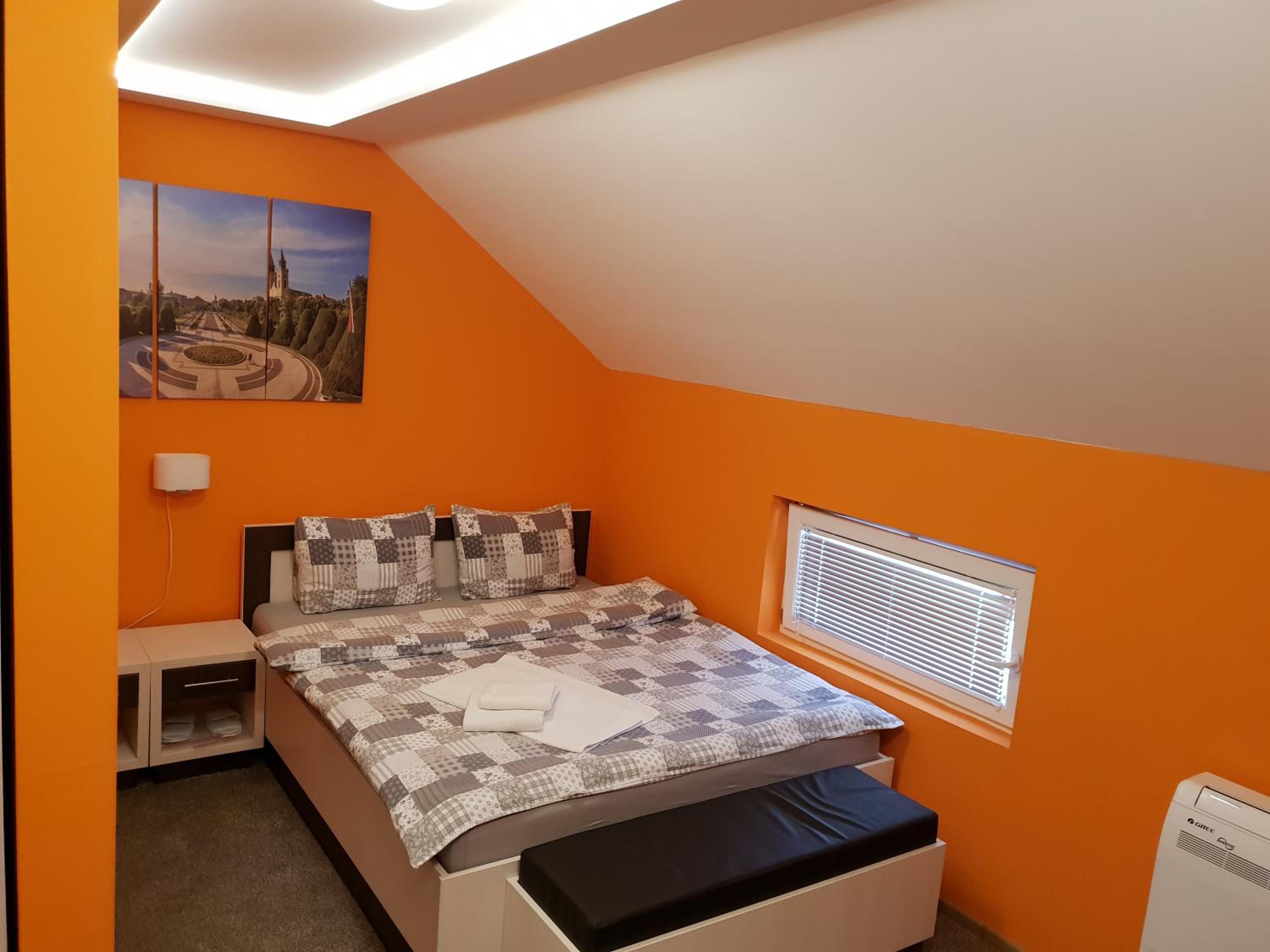 Double or Twin Room with Private Bathroom - Photo 1