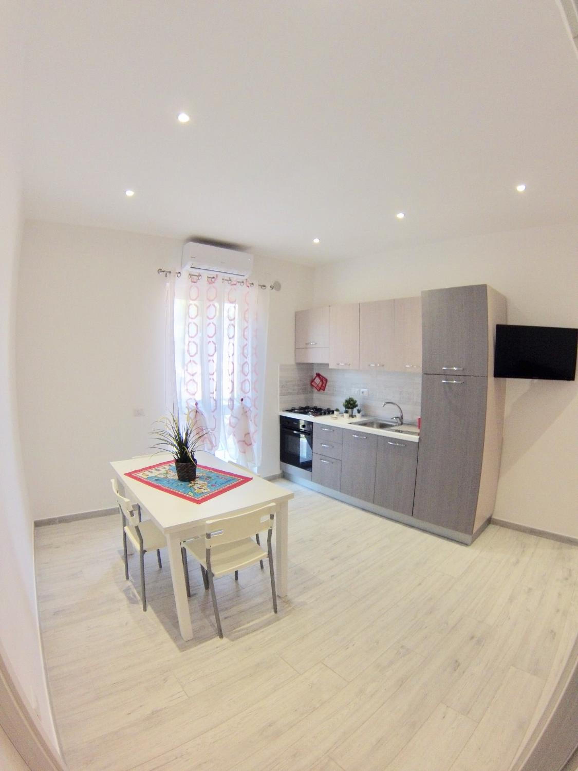 Apartment with Sea View - Photo 4