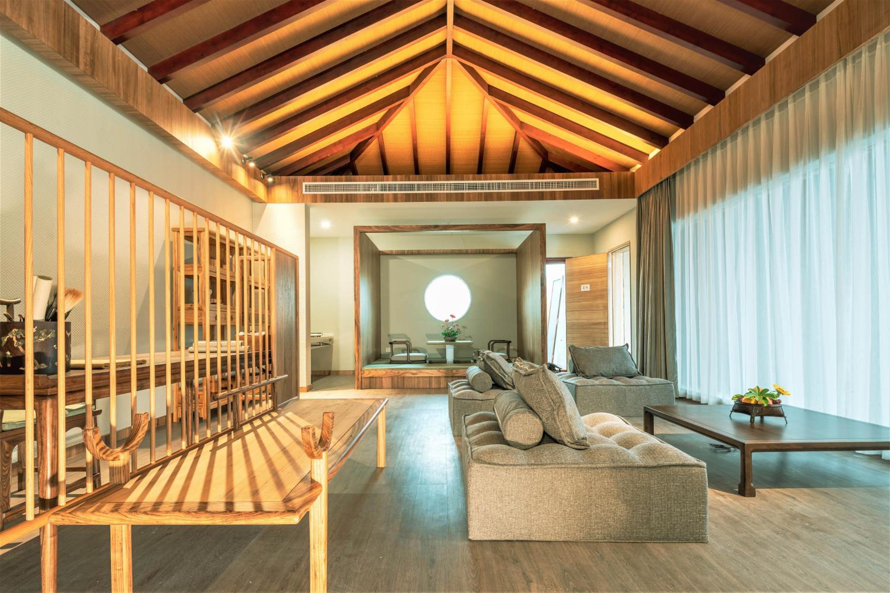 Courtyard Room