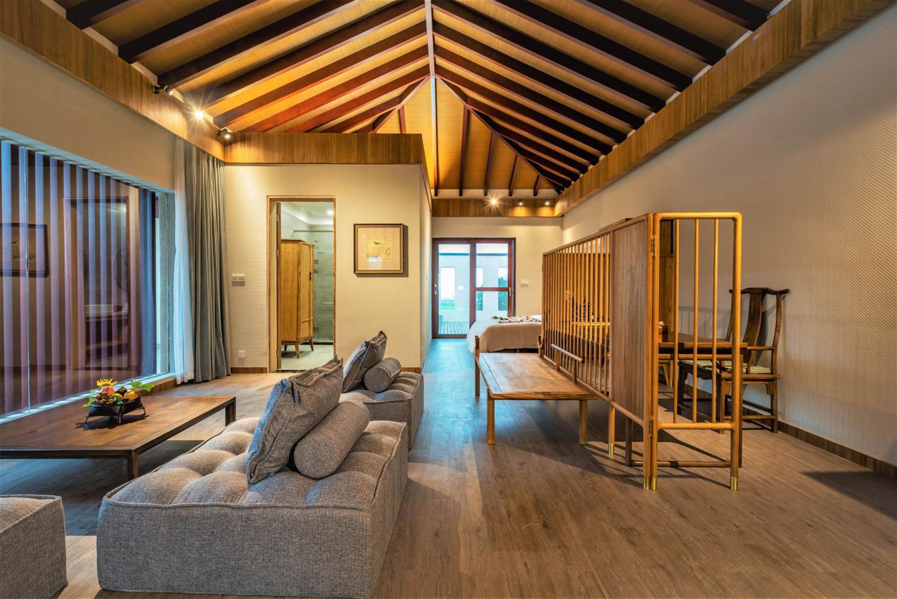 Courtyard Room with free pick up service photo 1