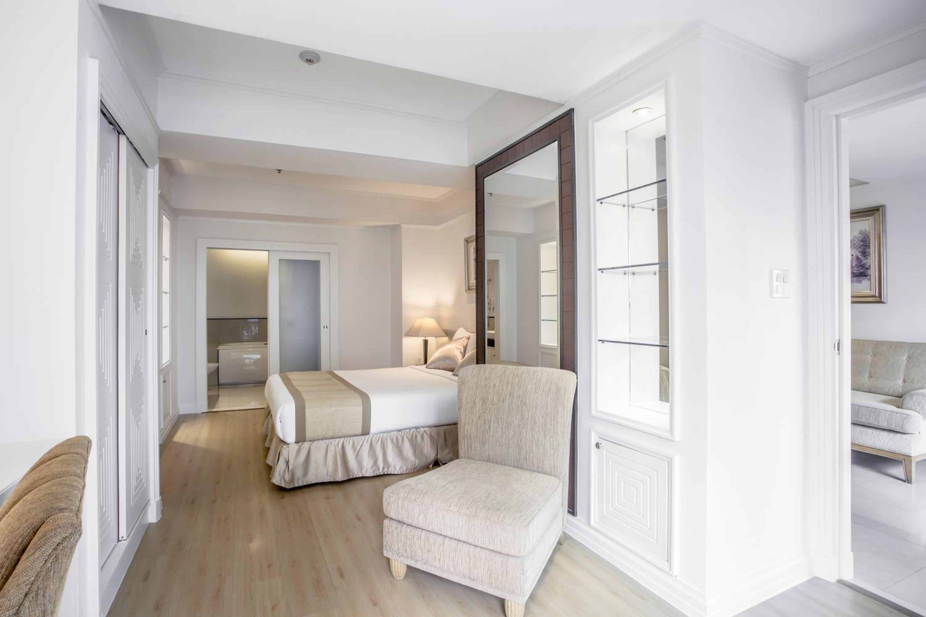 One-Bedroom Suite photo 2