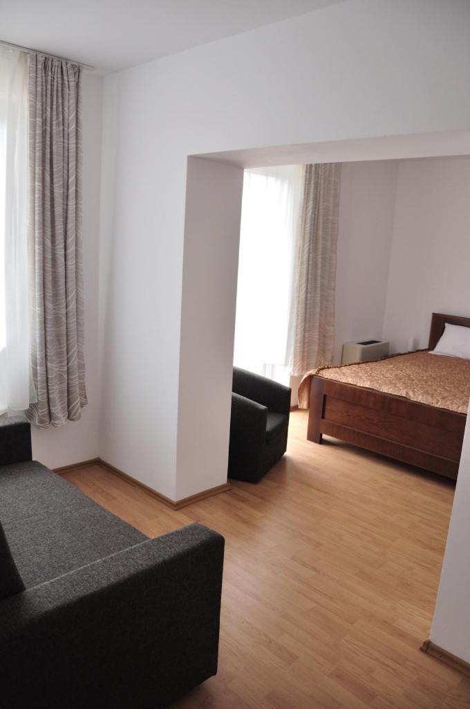 Double Room with Private Bathroom photo 1