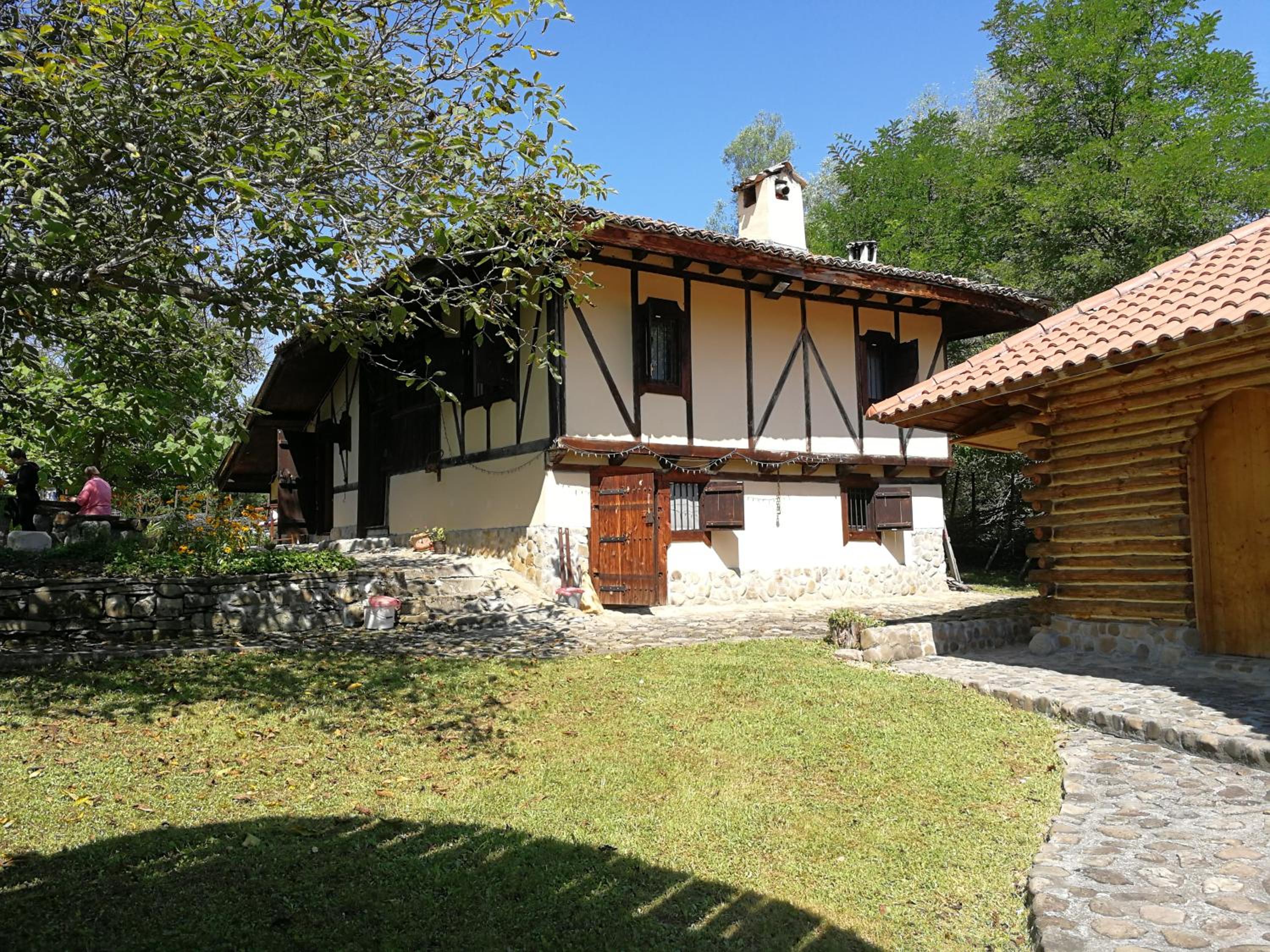 Three-Bedroom House photo 3