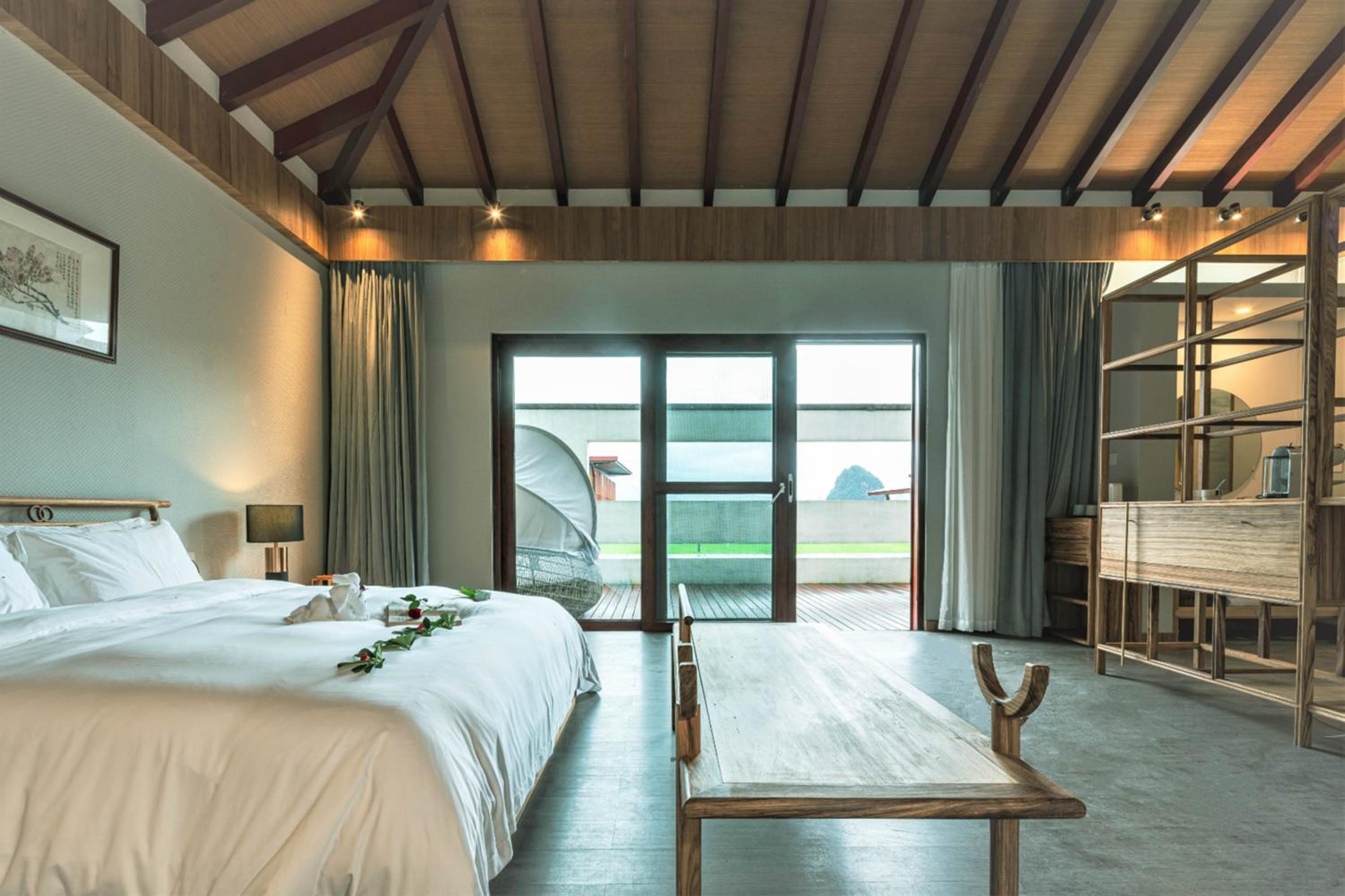 Courtyard Room - Frontside with free pick up service