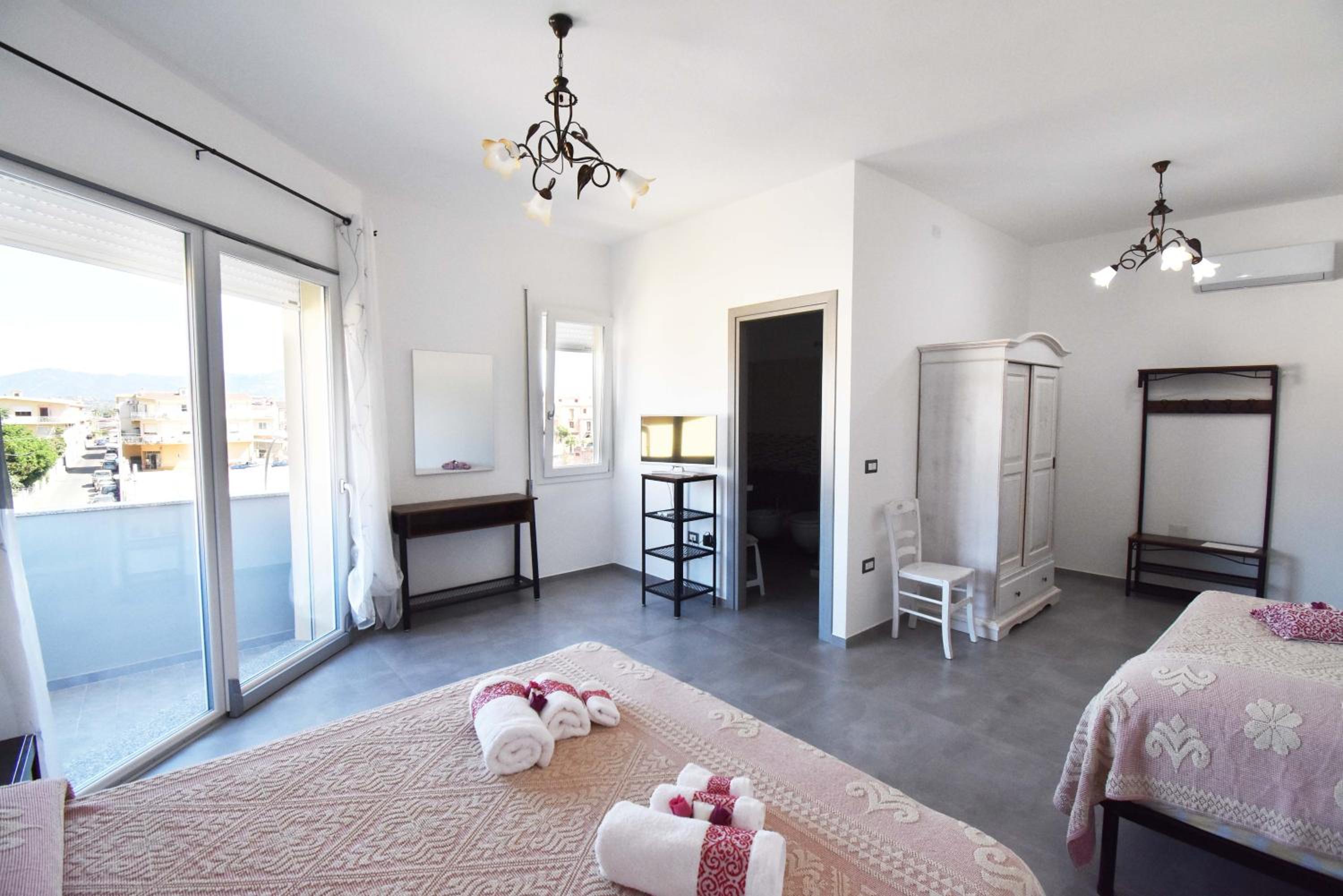 Triple Room with Balcony - Photo 7