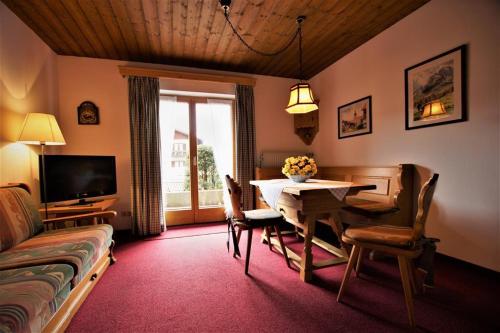 Family Room with Garden View photo 3