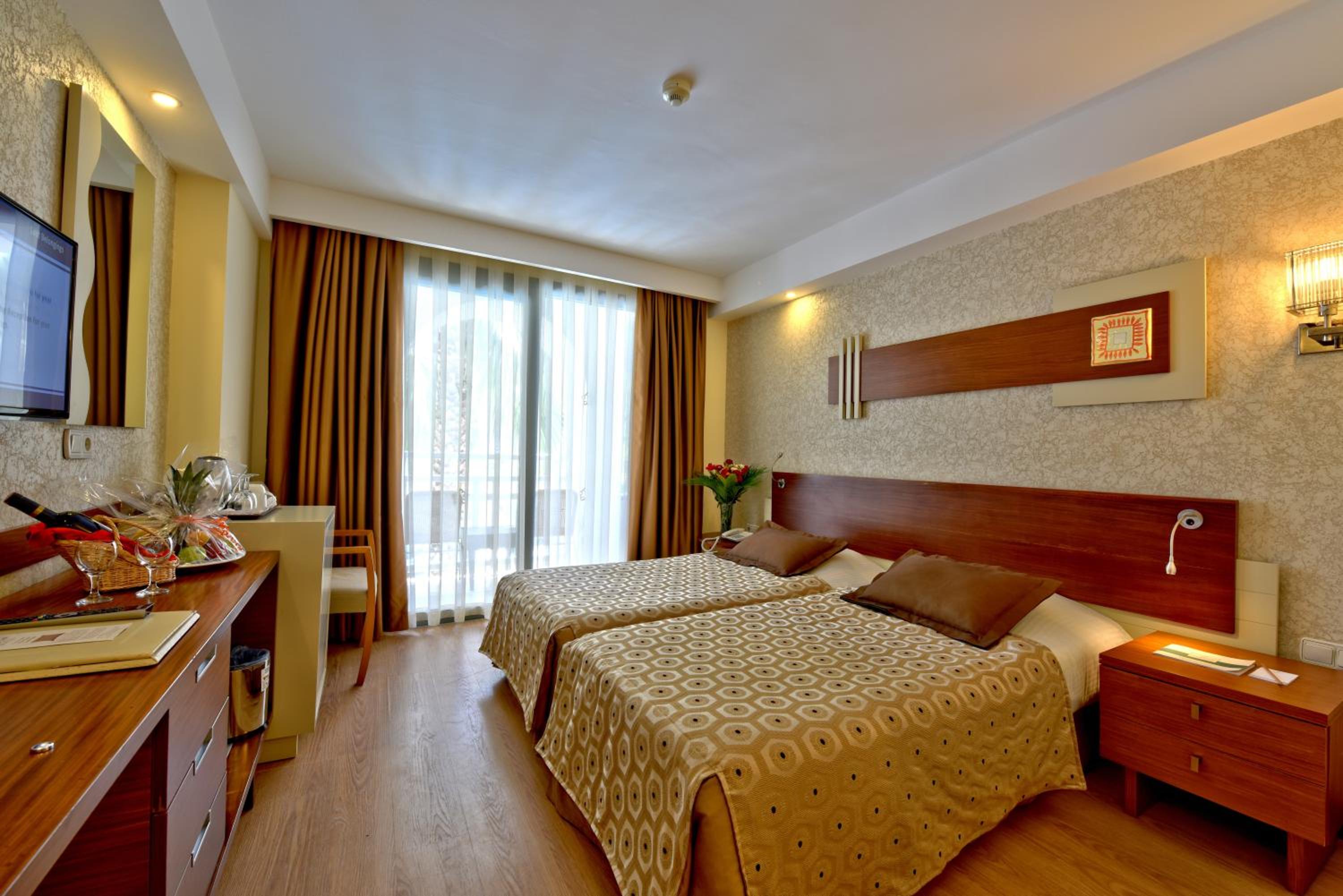 Double or Twin Room with Sea View photo 2